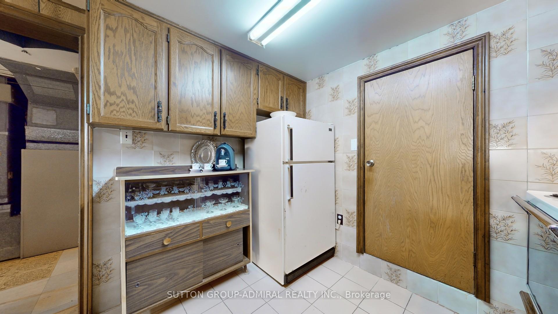 48 Dubray Ave, Toronto, ON M3K1V5 | 3 Bedroom 3 Bathroom Semi-Detached House | Image 25