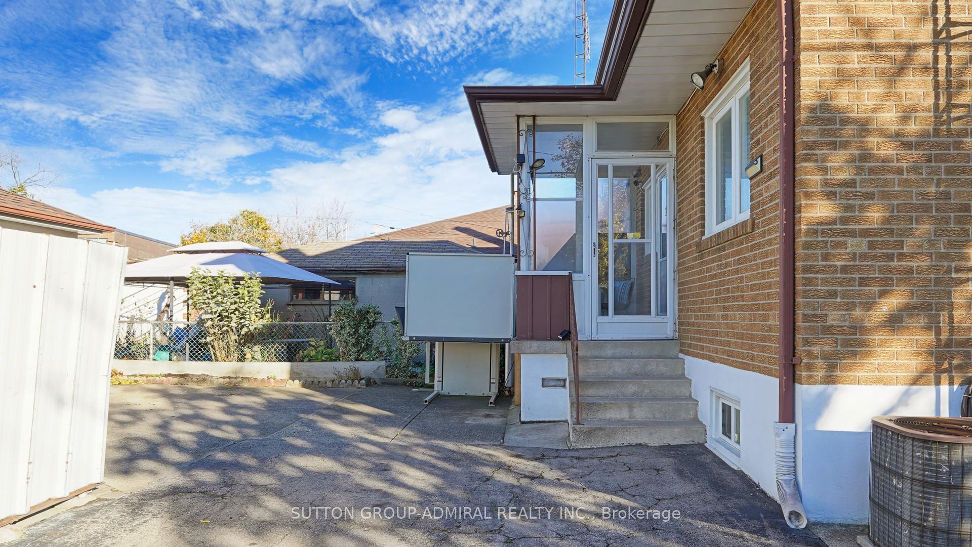 48 Dubray Ave, Toronto, ON M3K1V5 | 3 Bedroom 3 Bathroom Semi-Detached House | Image 28