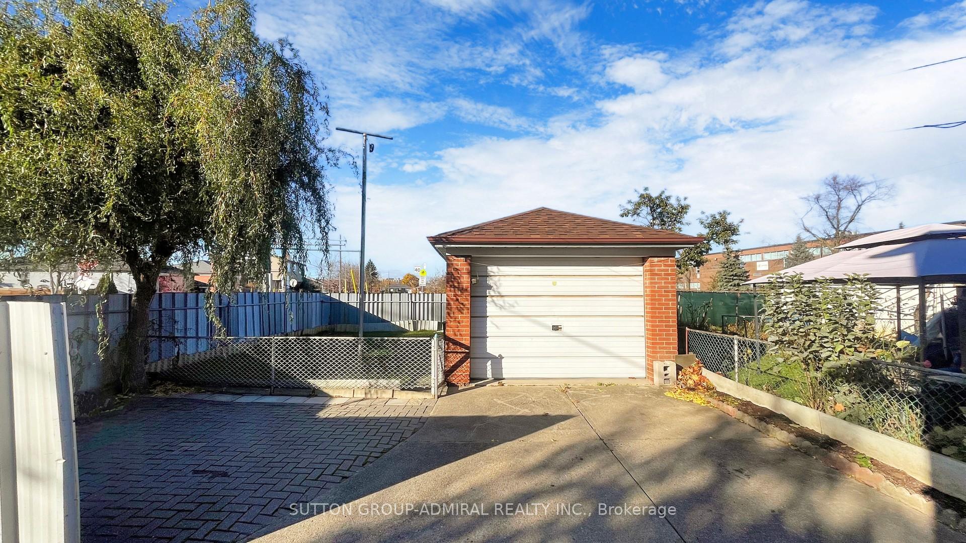 48 Dubray Ave, Toronto, ON M3K1V5 | 3 Bedroom 3 Bathroom Semi-Detached House | Image 29