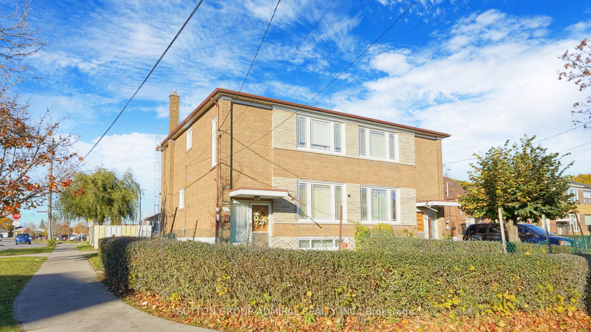 48 Dubray Ave, Toronto, ON M3K1V5 | 3 Bedroom 3 Bathroom Semi-Detached House | Image 32