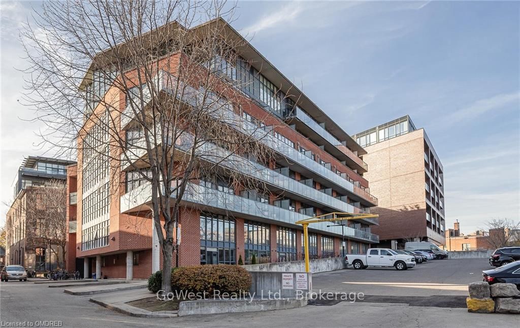 #201 - 369 SORAUREN Ave, Toronto, ON M6R3C2 | 1 Bedroom 1 Bathroom Condo Apt | Image 3