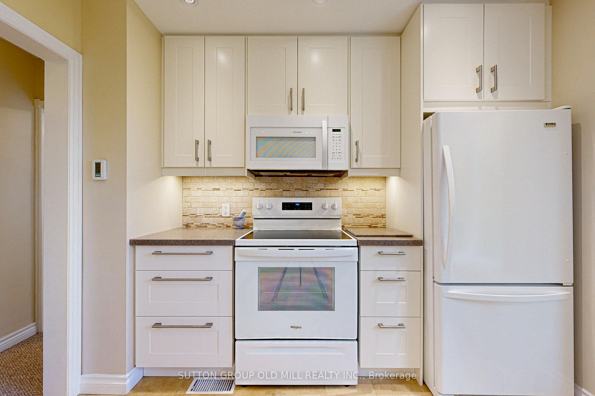 10 Lloyd Manor Rd, Toronto, ON M9B5H6 | 3 Bedroom 3 Bathroom Detached House | Image 13