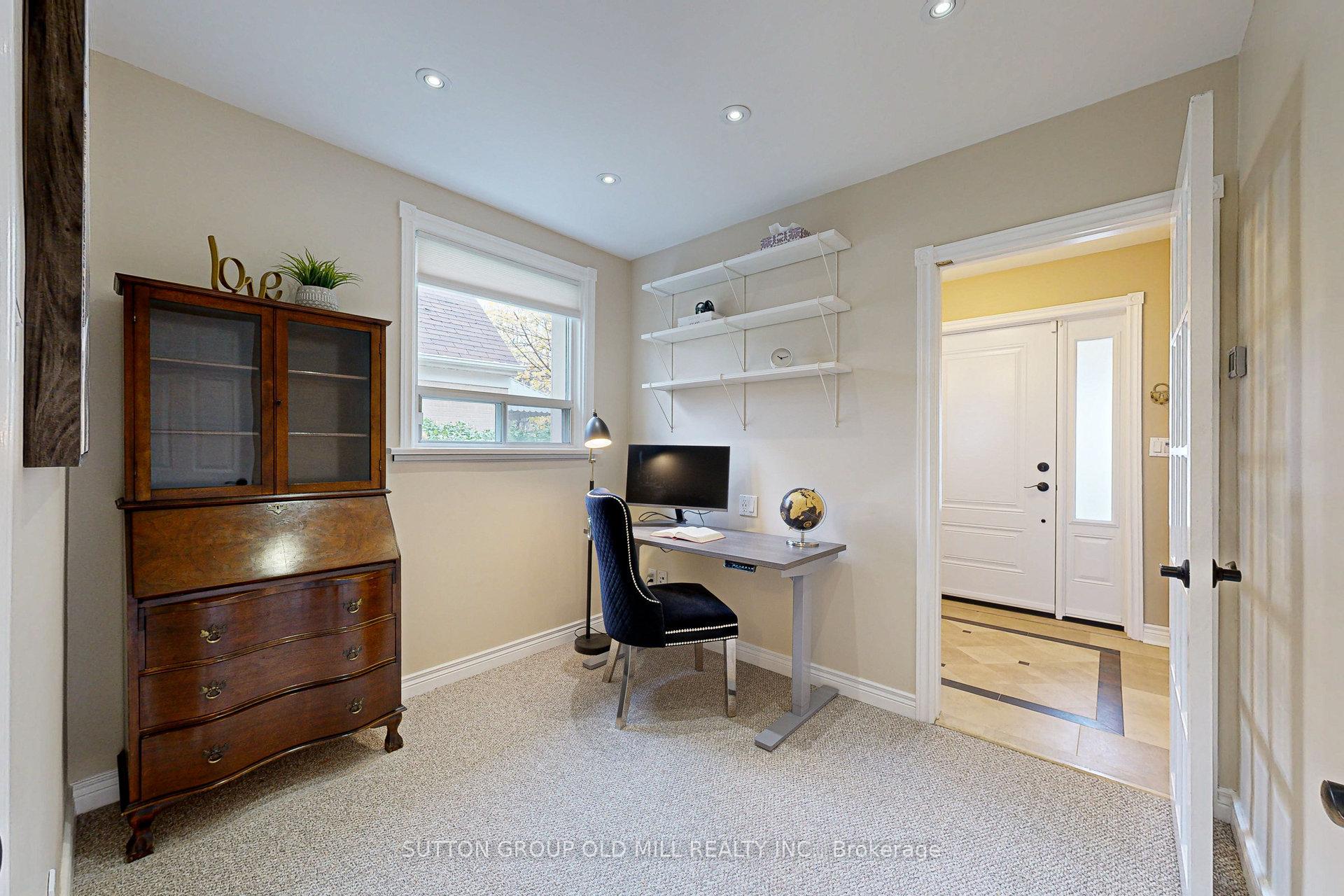 10 Lloyd Manor Rd, Toronto, ON M9B5H6 | 3 Bedroom 3 Bathroom Detached House | Image 18