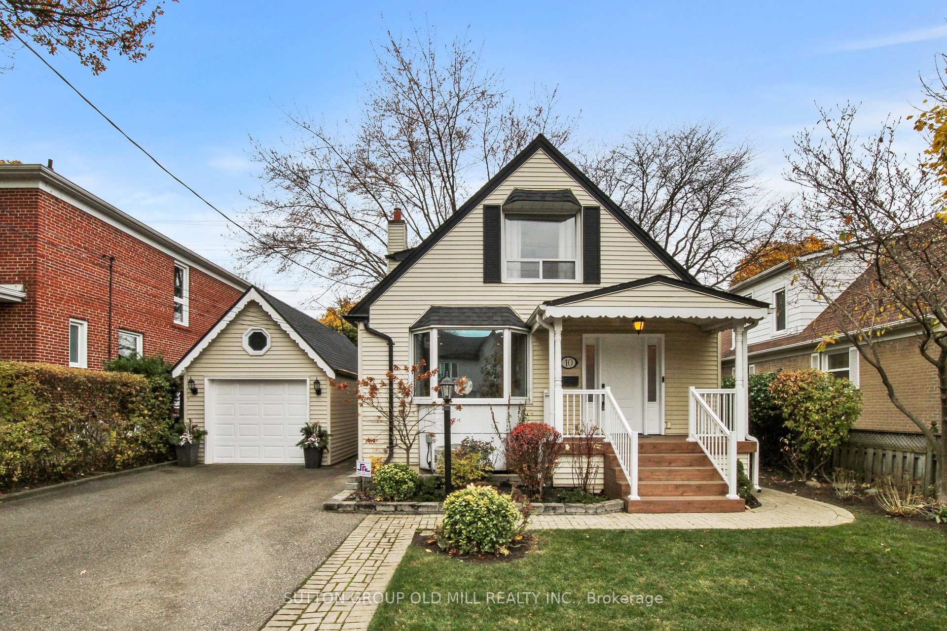 10 Lloyd Manor Rd, Toronto, ON M9B5H6 | 3 Bedroom 3 Bathroom Detached House | Image 2