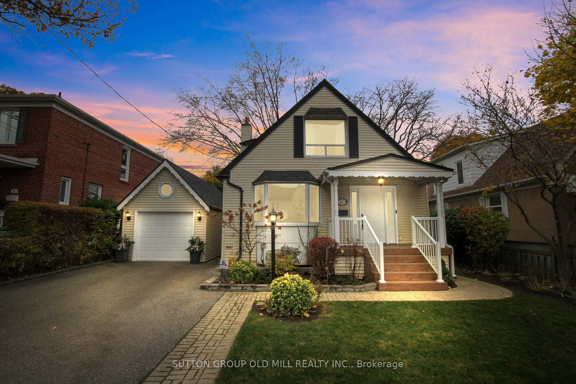 10 Lloyd Manor Rd, Toronto, ON M9B5H6 | 3 Bedroom 3 Bathroom Detached House | Image 3