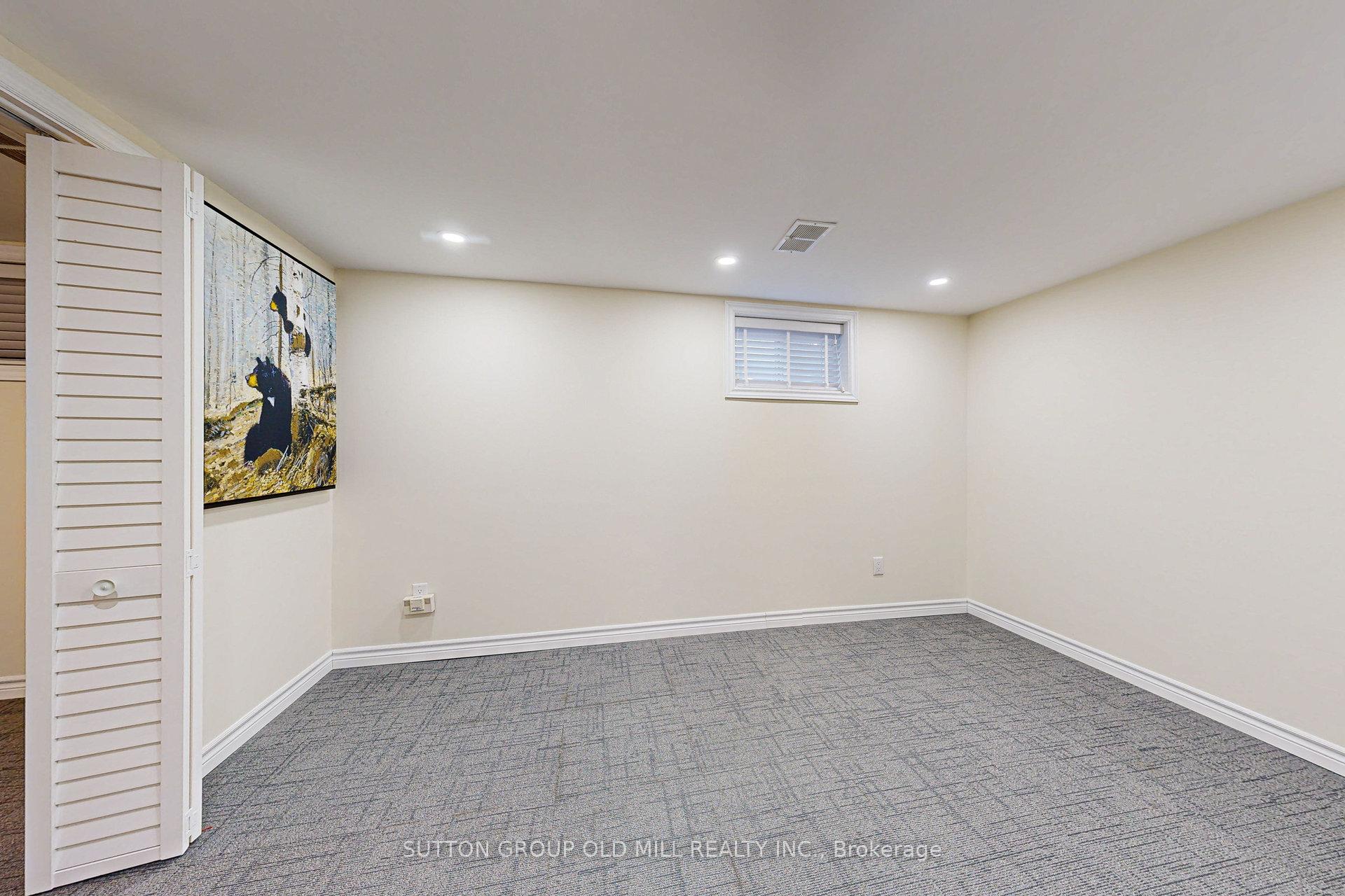 10 Lloyd Manor Rd, Toronto, ON M9B5H6 | 3 Bedroom 3 Bathroom Detached House | Image 35