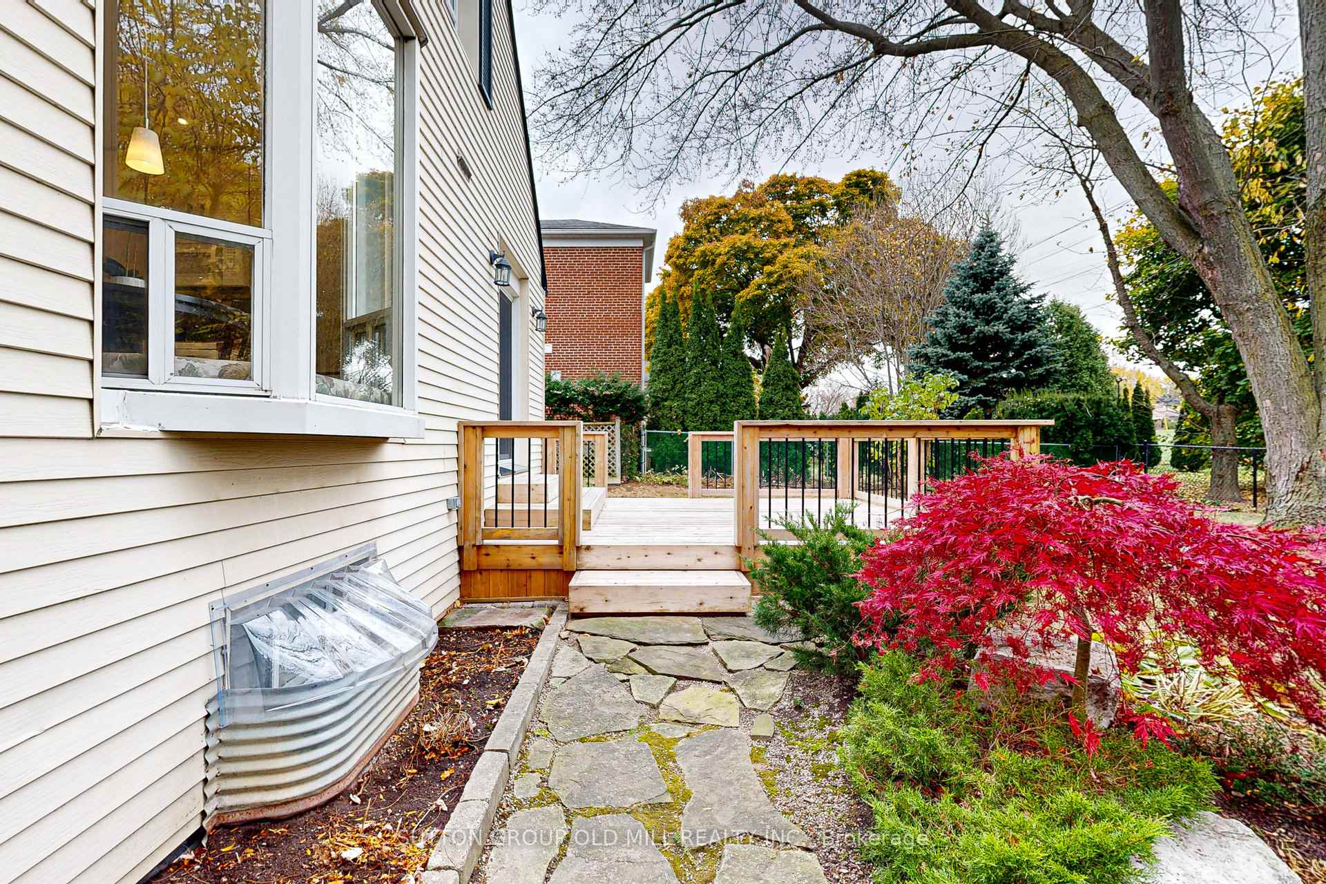 10 Lloyd Manor Rd, Toronto, ON M9B5H6 | 3 Bedroom 3 Bathroom Detached House | Image 37