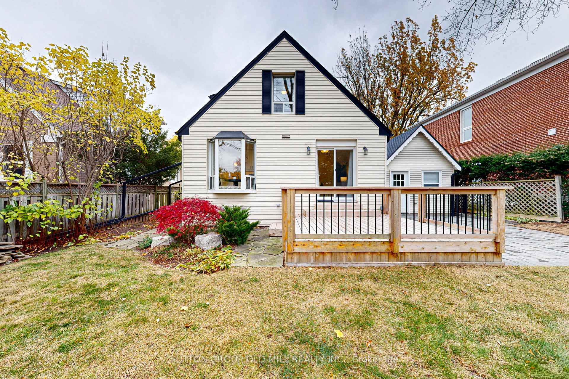 10 Lloyd Manor Rd, Toronto, ON M9B5H6 | 3 Bedroom 3 Bathroom Detached House | Image 39