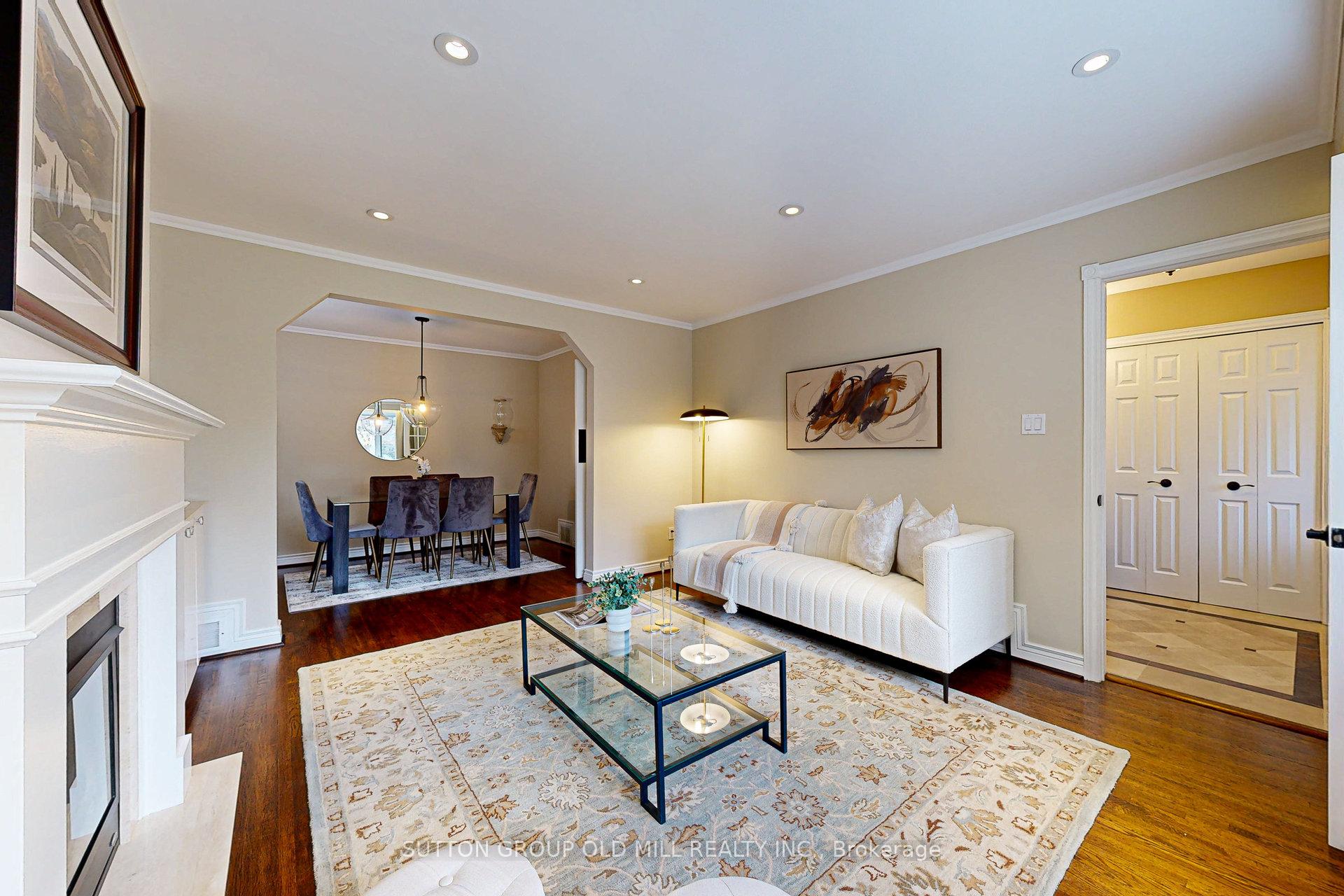 10 Lloyd Manor Rd, Toronto, ON M9B5H6 | 3 Bedroom 3 Bathroom Detached House | Image 7