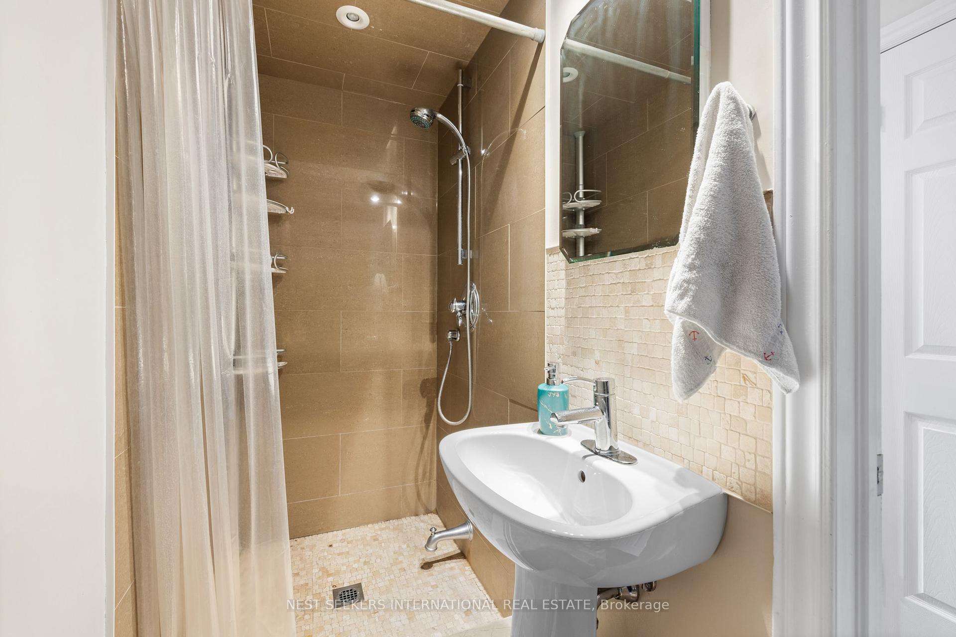 498 Caledonia Rd, Toronto, ON M6E4V2 | 2 Bedroom 2 Bathroom Detached House | Image 11