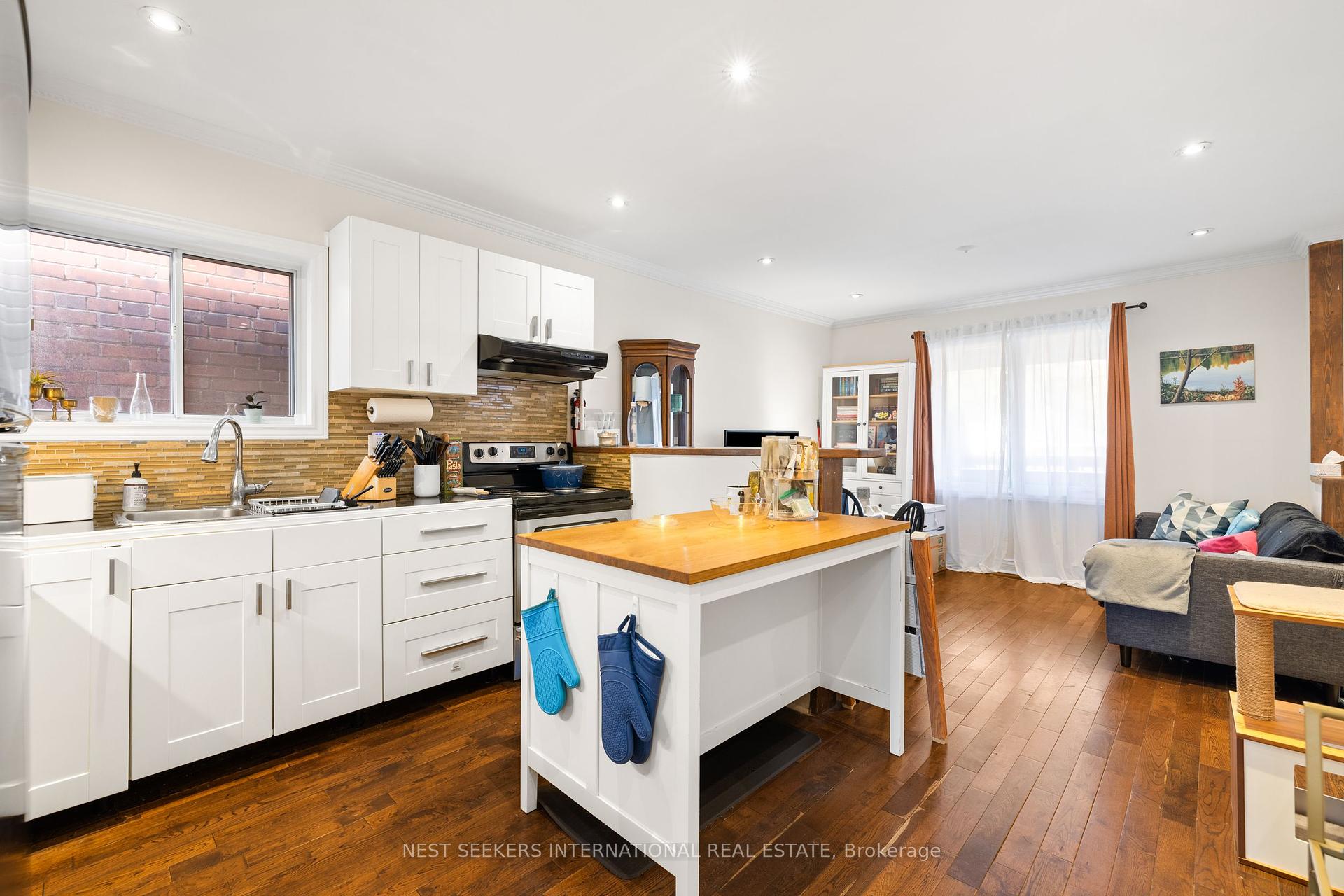 498 Caledonia Rd, Toronto, ON M6E4V2 | 2 Bedroom 2 Bathroom Detached House | Image 4