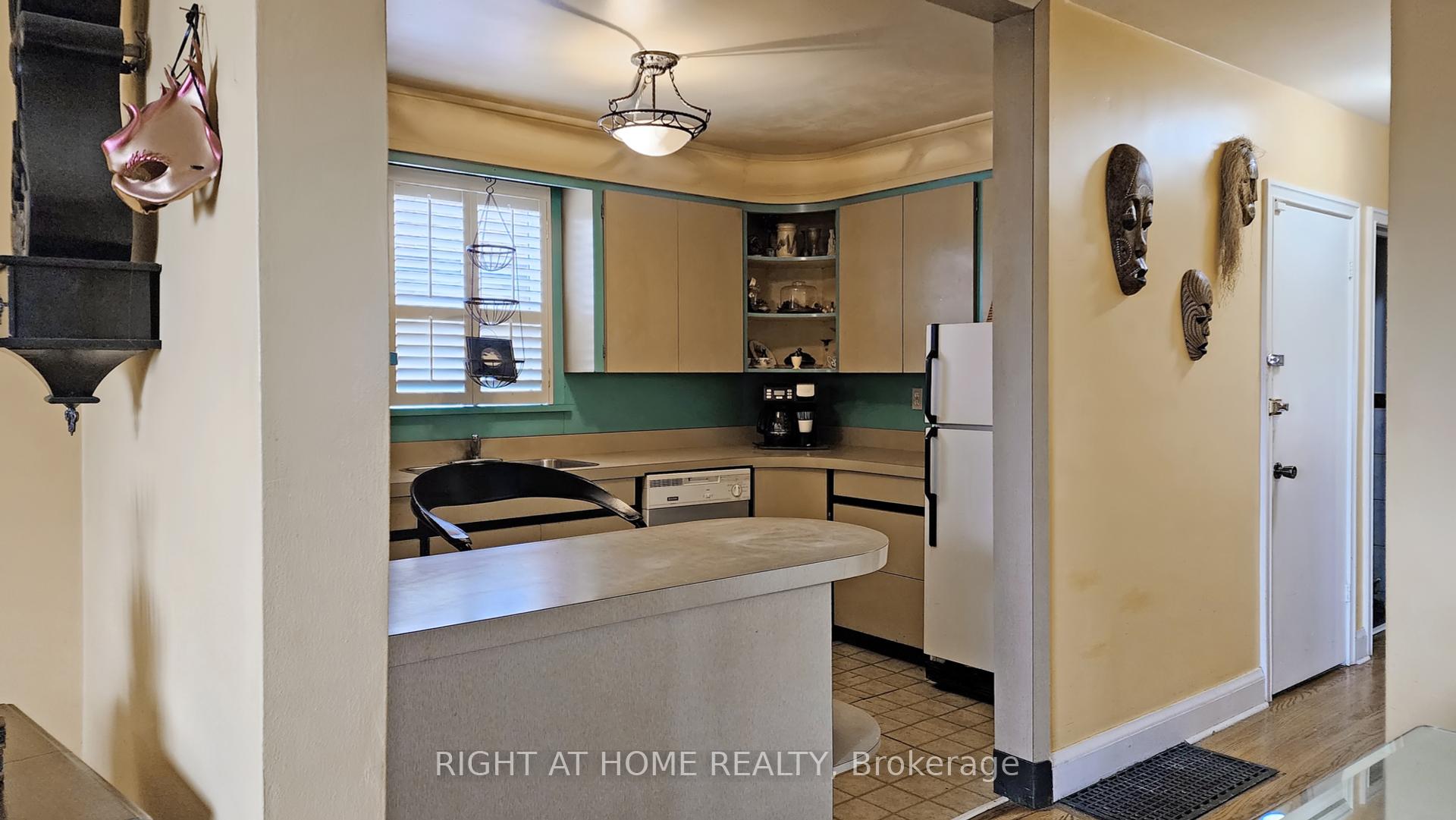 17 Bisset Ave, Toronto, ON M8W2S9 | 3 Bedroom 2 Bathroom Detached House | Image 8