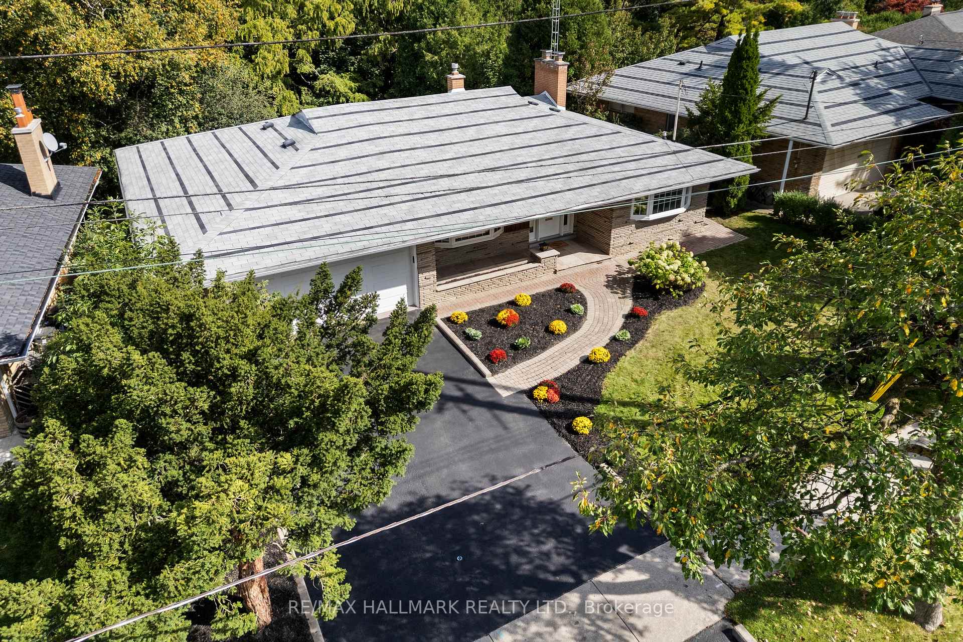 71 Riverwood Pkwy, Toronto, ON M8Y4E4 | 3 Bedroom 3 Bathroom Detached House | Image 2