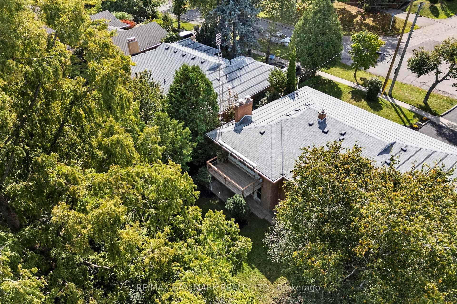 71 Riverwood Pkwy, Toronto, ON M8Y4E4 | 3 Bedroom 3 Bathroom Detached House | Image 3