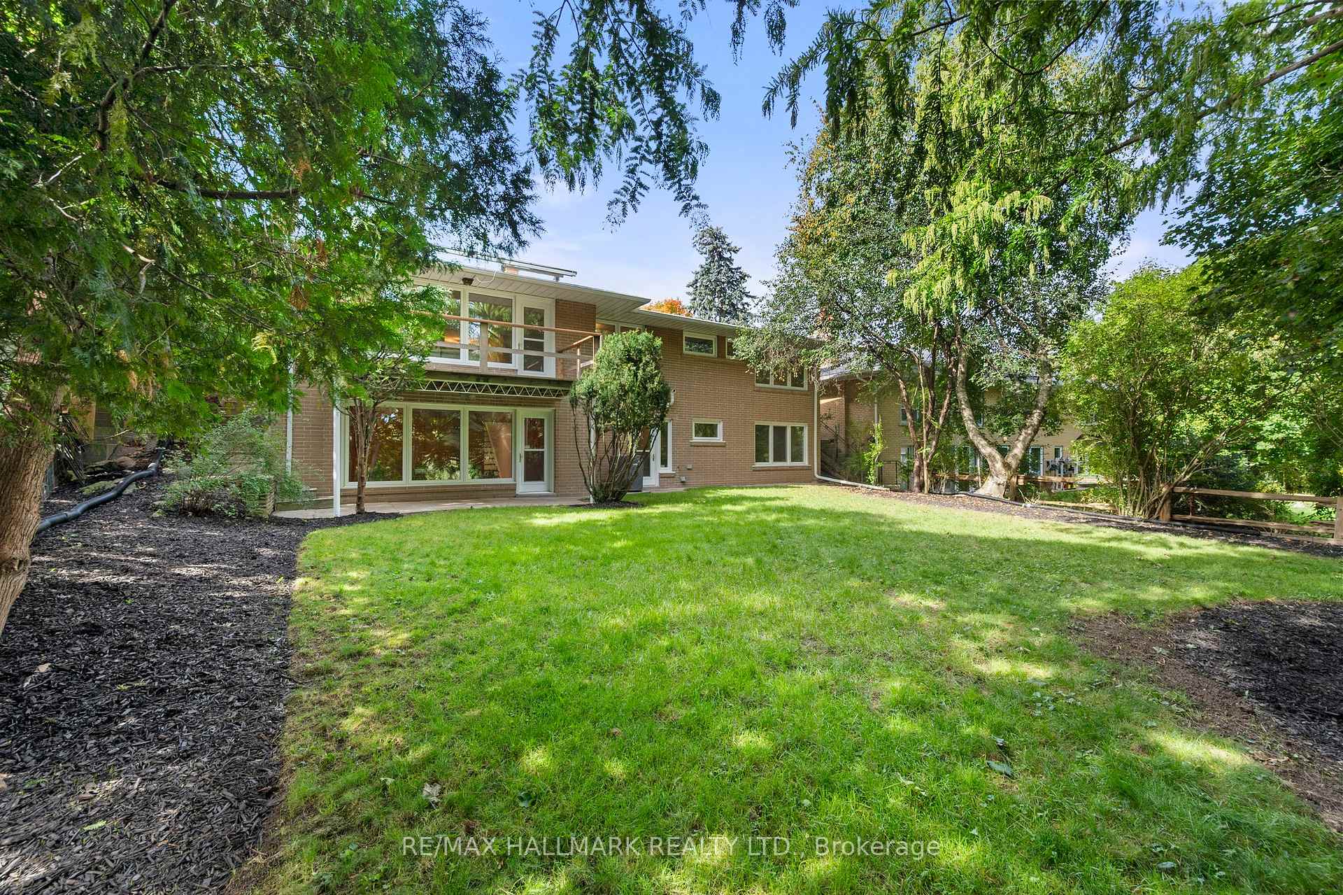 71 Riverwood Pkwy, Toronto, ON M8Y4E4 | 3 Bedroom 3 Bathroom Detached House | Image 4