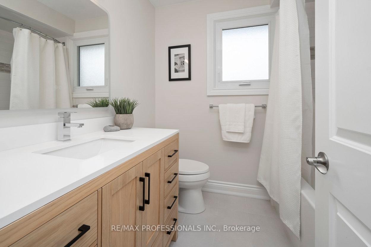 3 Lochway Crt, Toronto, ON M9B4G6 | 4 Bedroom 3 Bathroom Detached House | Image 25