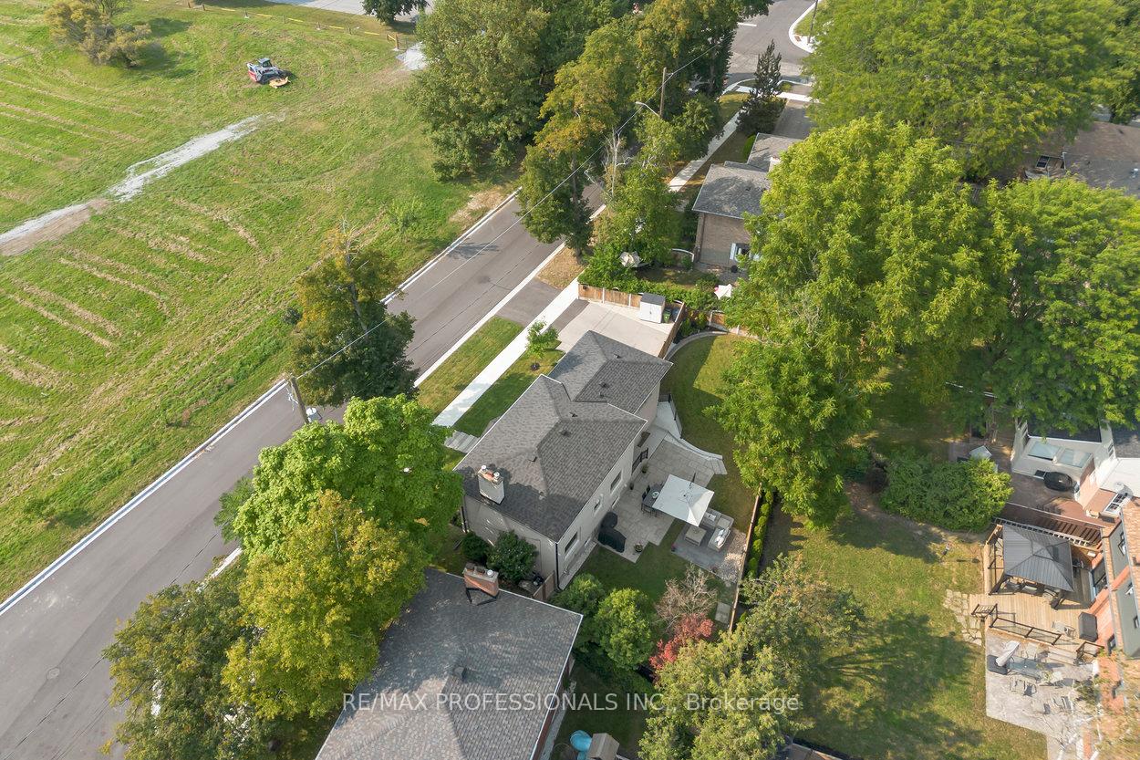 3 Lochway Crt, Toronto, ON M9B4G6 | 4 Bedroom 3 Bathroom Detached House | Image 34