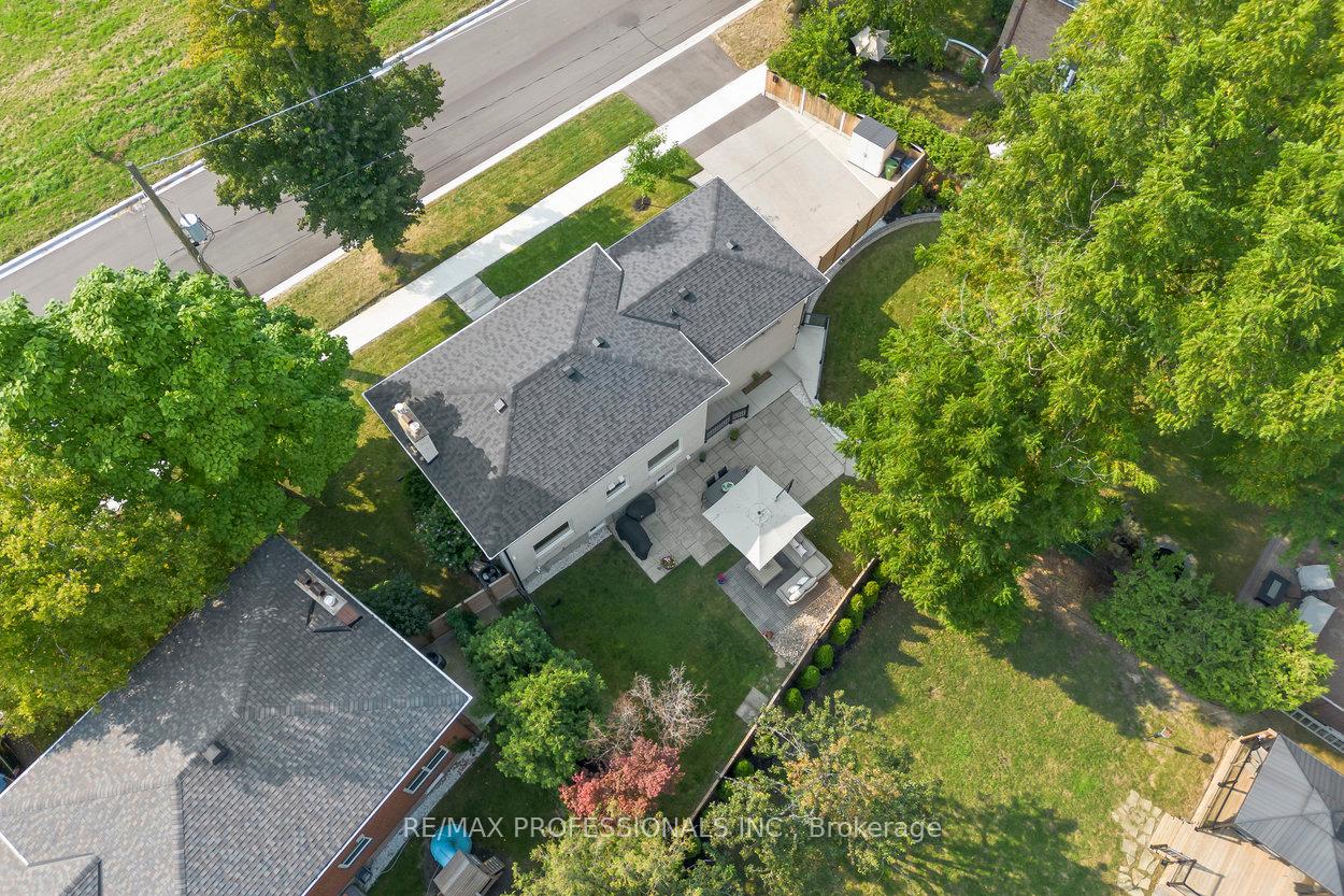 3 Lochway Crt, Toronto, ON M9B4G6 | 4 Bedroom 3 Bathroom Detached House | Image 35