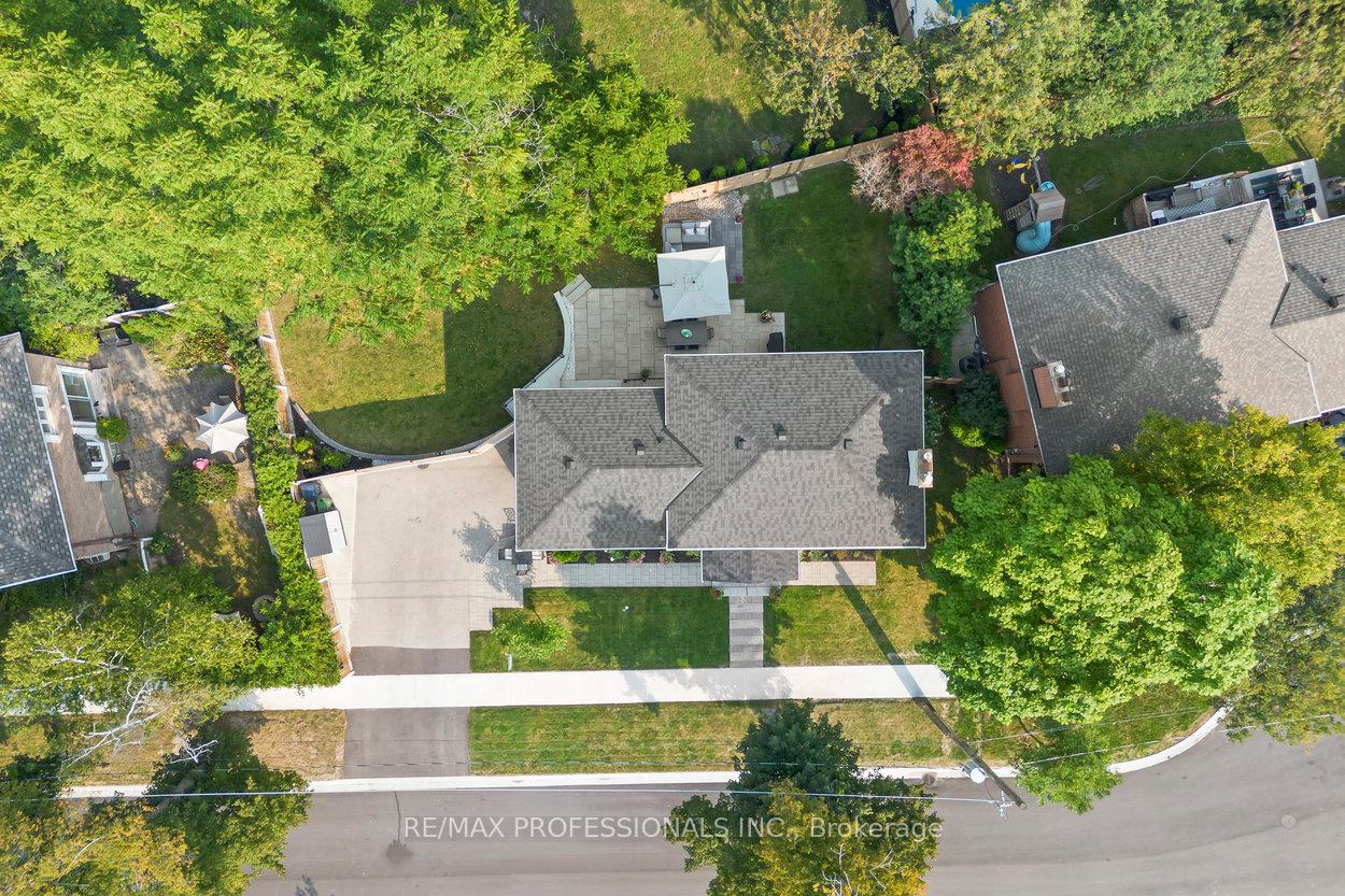 3 Lochway Crt, Toronto, ON M9B4G6 | 4 Bedroom 3 Bathroom Detached House | Image 36