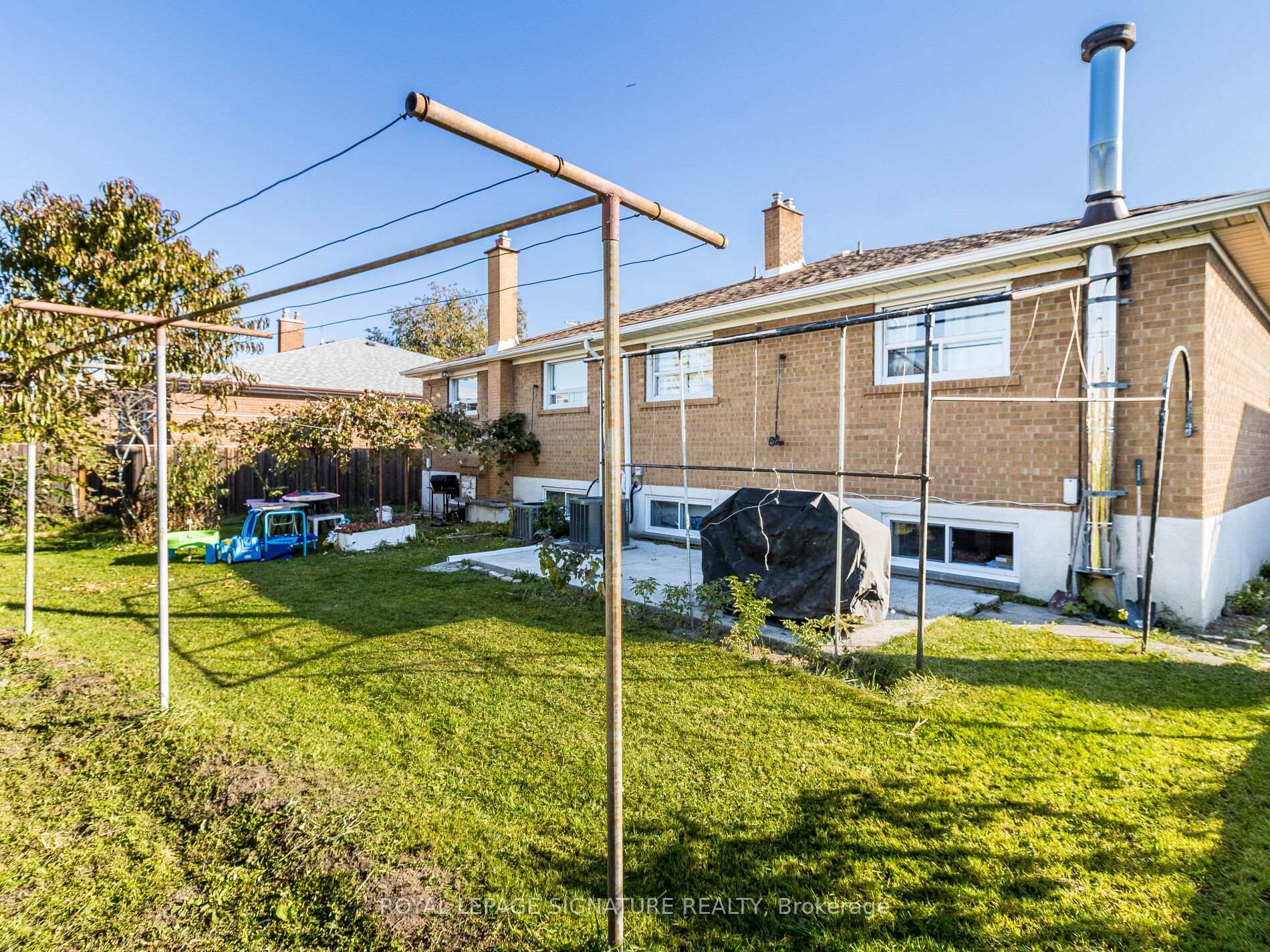 66 Arleta Ave, Toronto, ON M3L2E7 | 3 Bedroom 3 Bathroom Semi-Detached House | Image 33