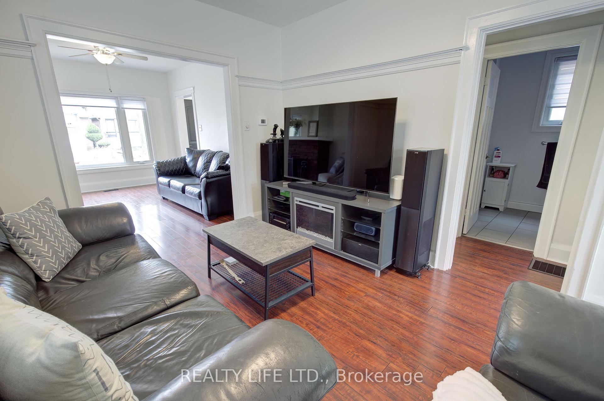 293 Melrose St, Toronto, ON M8Z1G7 | 3 Bedroom 2 Bathroom Detached House | Image 10