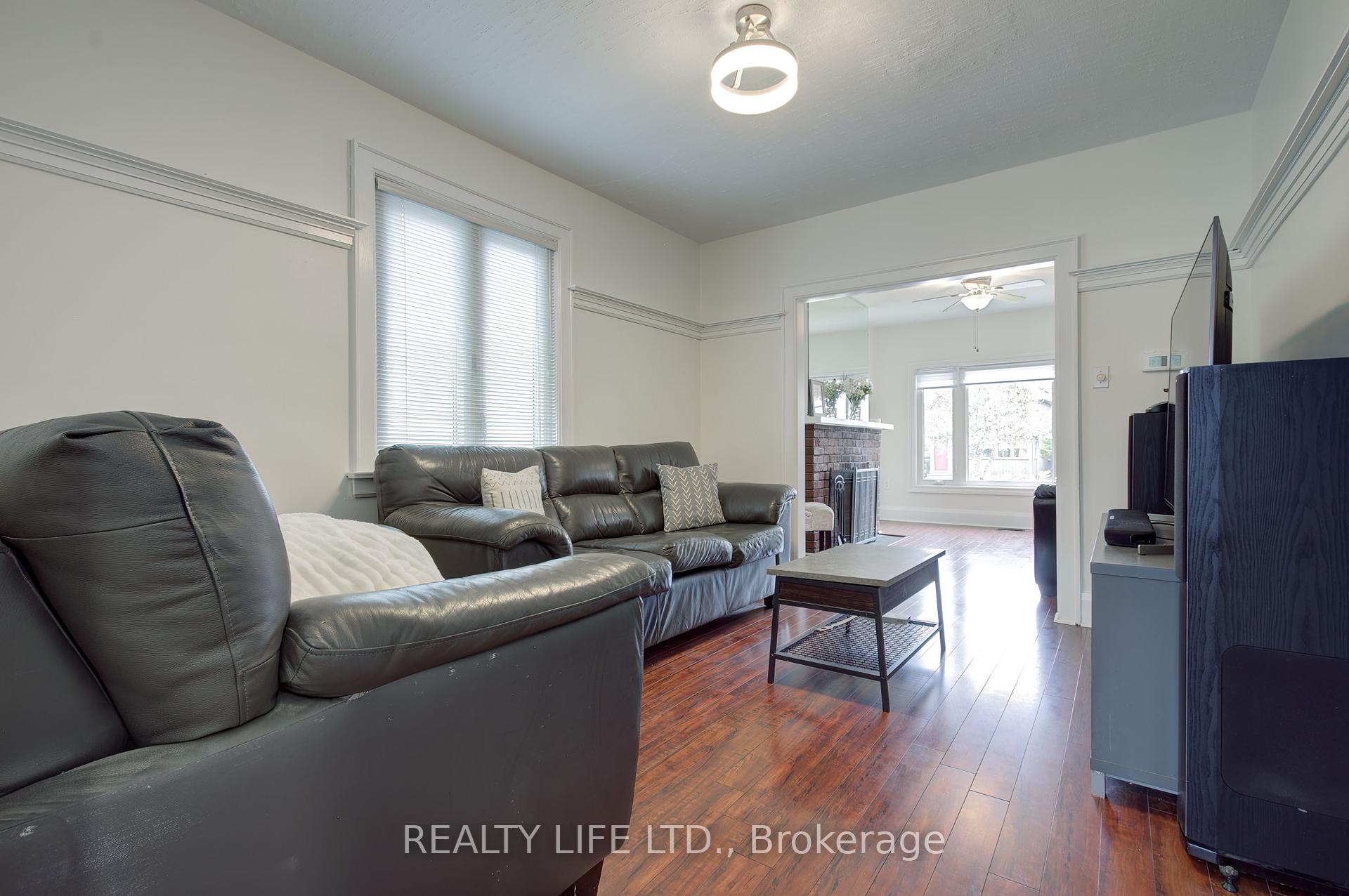 293 Melrose St, Toronto, ON M8Z1G7 | 3 Bedroom 2 Bathroom Detached House | Image 9