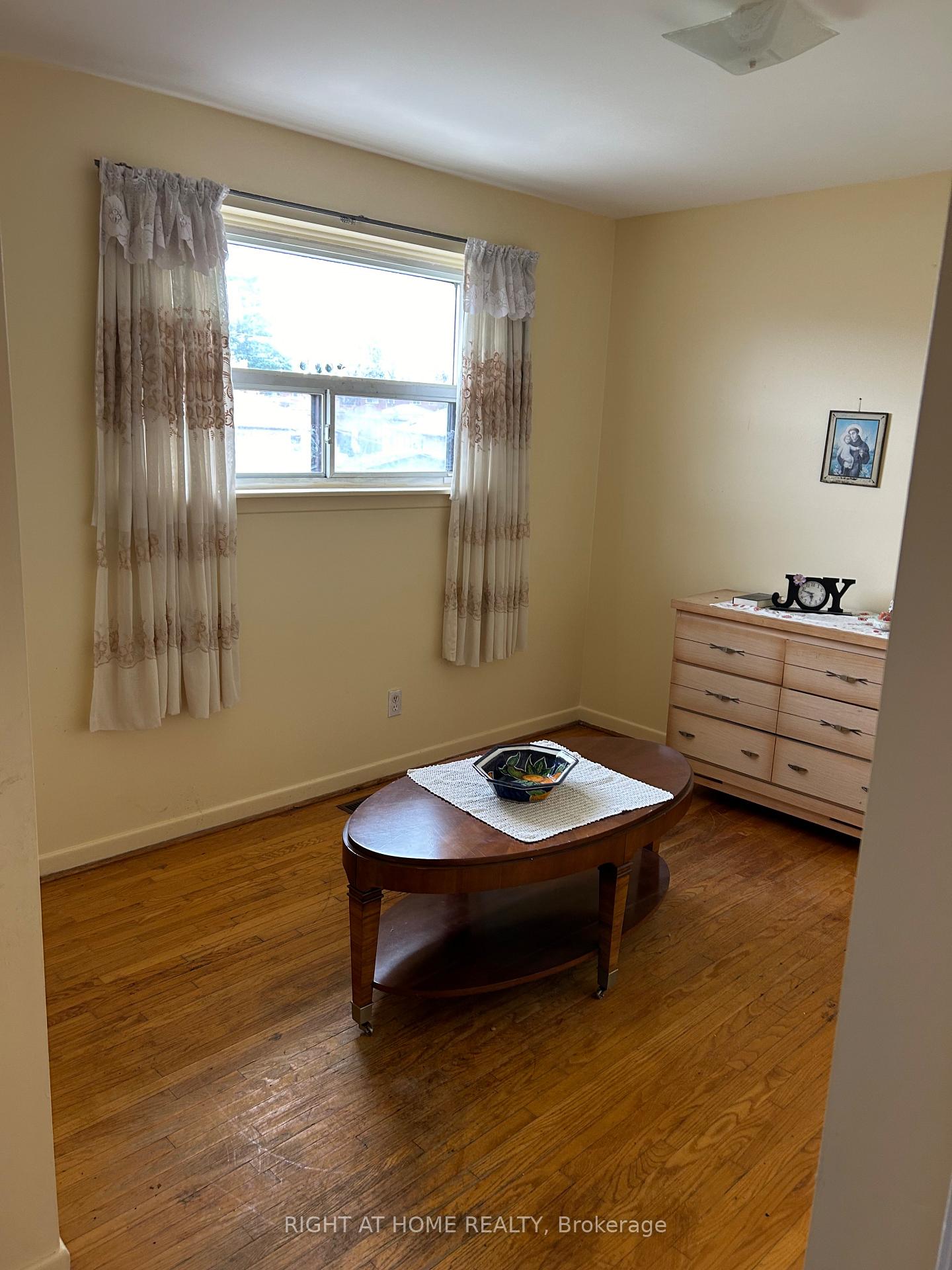 65 Primula Cres, Toronto, ON M9L1J9 | 3 Bedroom 2 Bathroom Semi-Detached House | Image 15