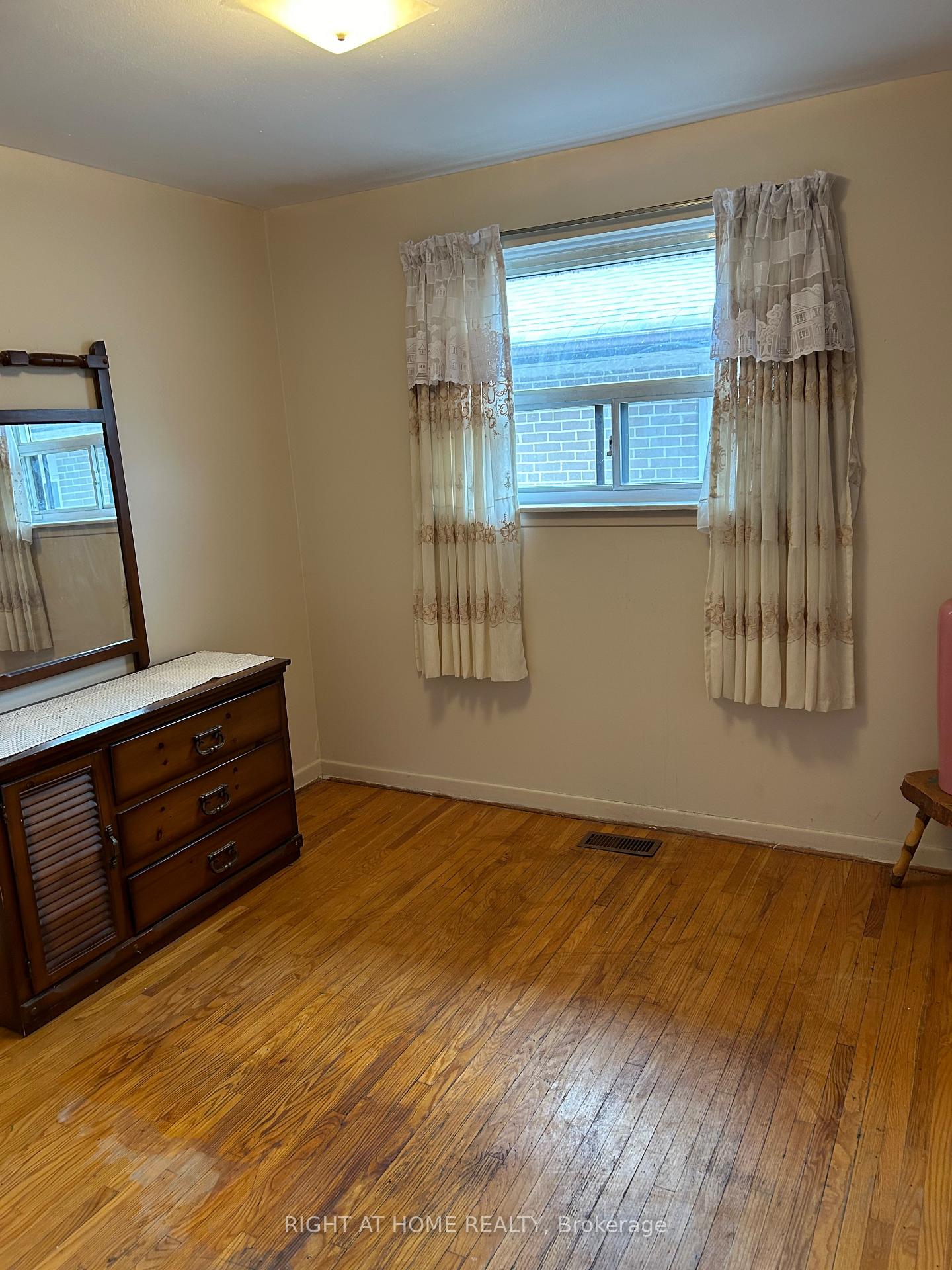 65 Primula Cres, Toronto, ON M9L1J9 | 3 Bedroom 2 Bathroom Semi-Detached House | Image 16