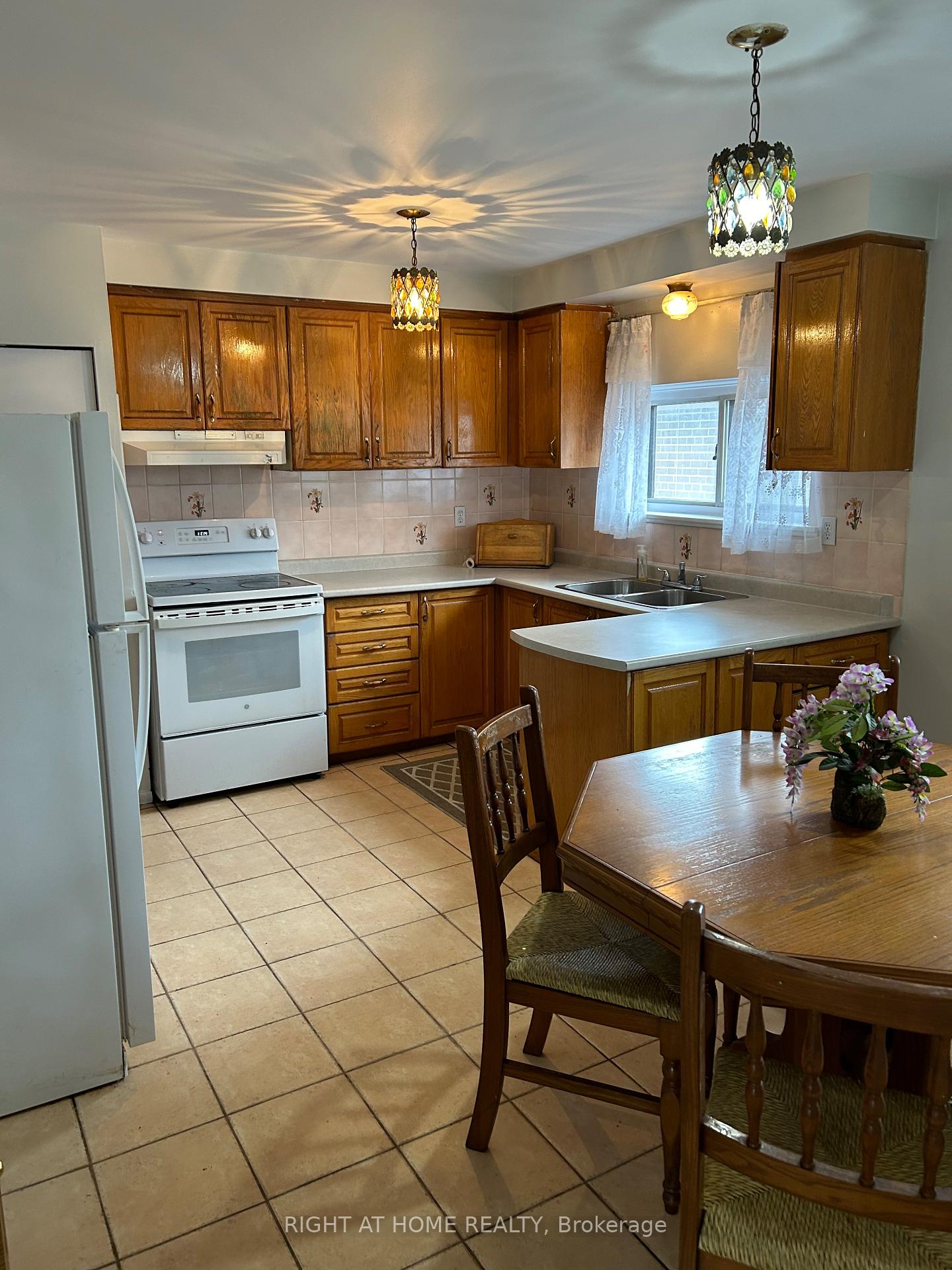 65 Primula Cres, Toronto, ON M9L1J9 | 3 Bedroom 2 Bathroom Semi-Detached House | Image 8