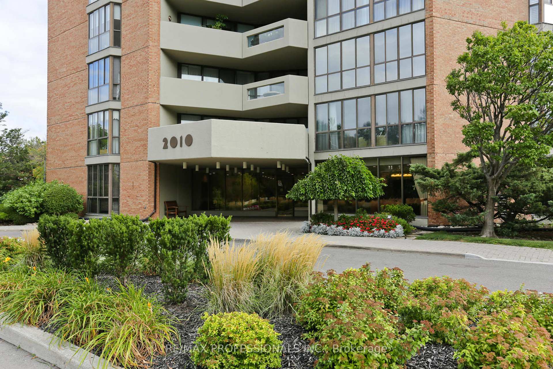 #601 - 2010 Islington Ave, Toronto, ON M9P3S8 | 2 Bedroom 2 Bathroom Condo Apt | Image 2