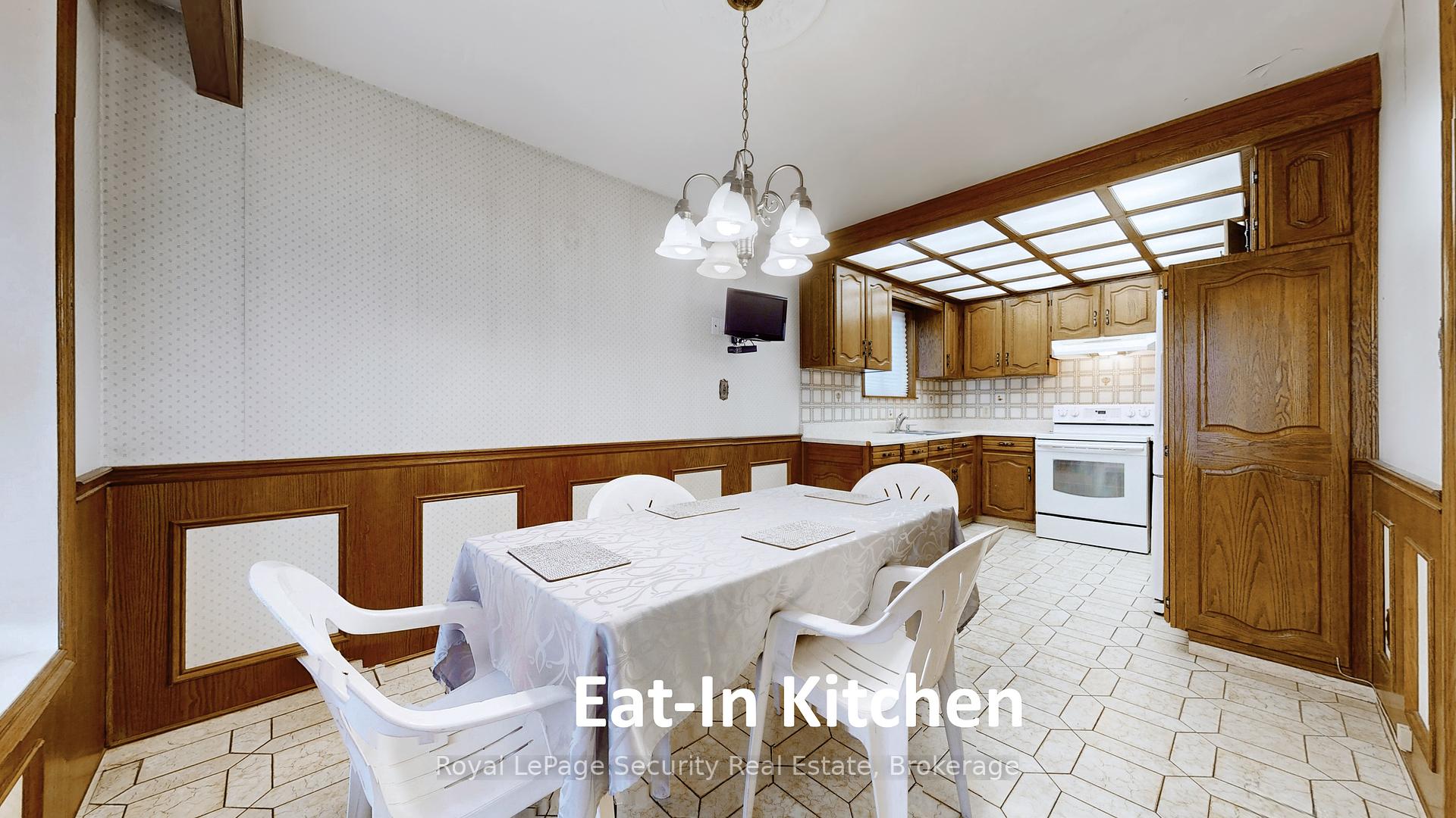 59 Roseglen Cres, Toronto, ON M3N1G7 | 4 Bedroom 2 Bathroom Detached House | Image 11