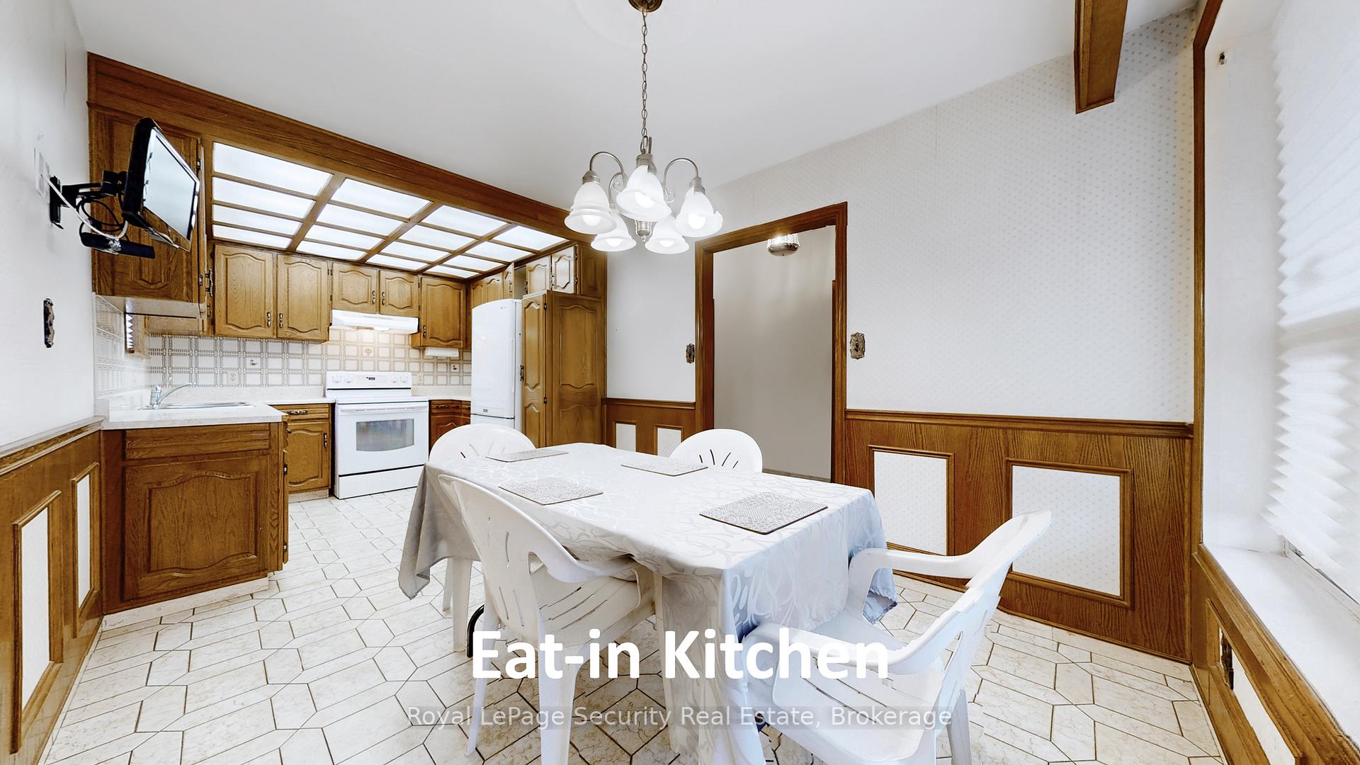 59 Roseglen Cres, Toronto, ON M3N1G7 | 4 Bedroom 2 Bathroom Detached House | Image 12