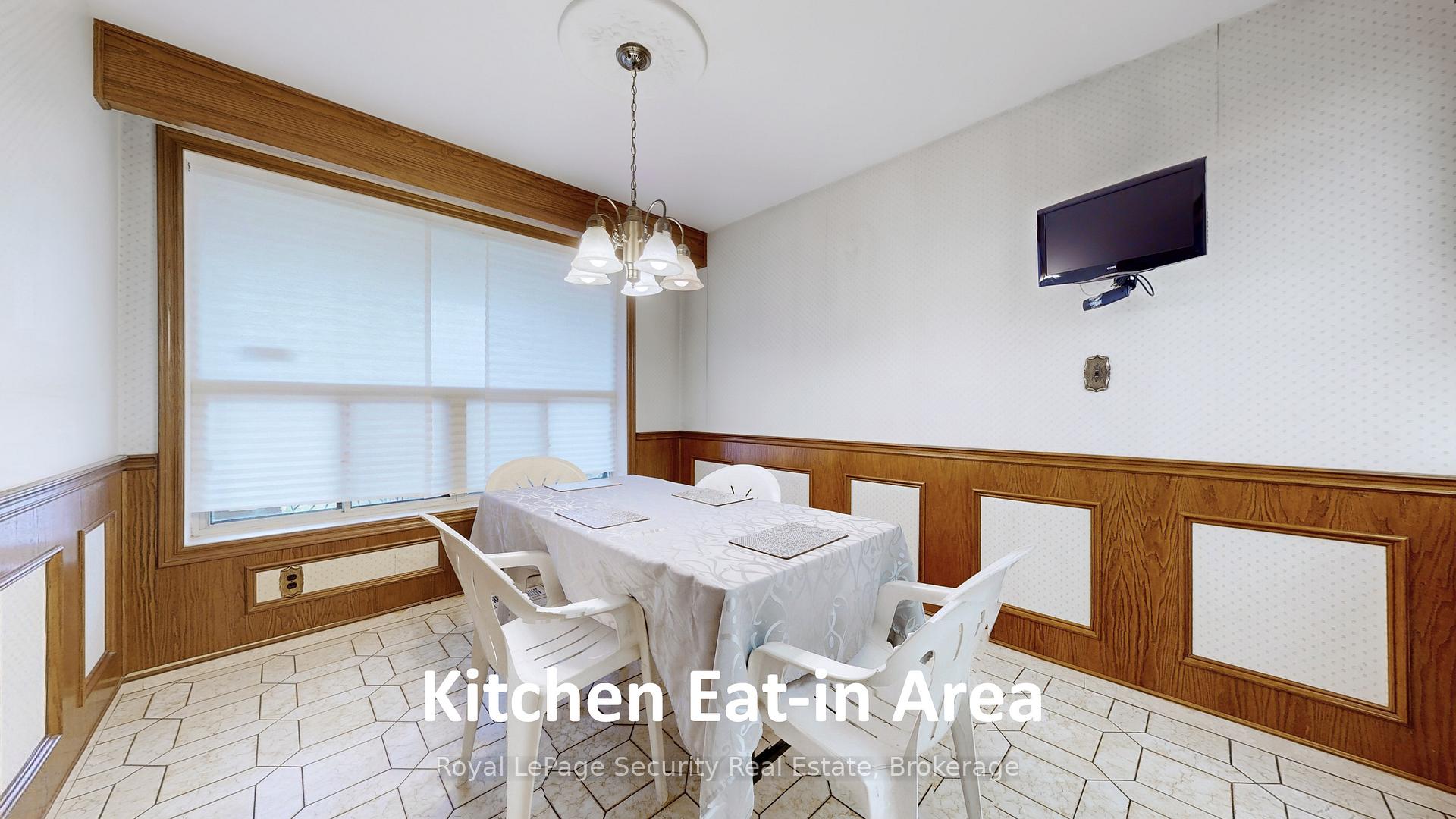 59 Roseglen Cres, Toronto, ON M3N1G7 | 4 Bedroom 2 Bathroom Detached House | Image 16