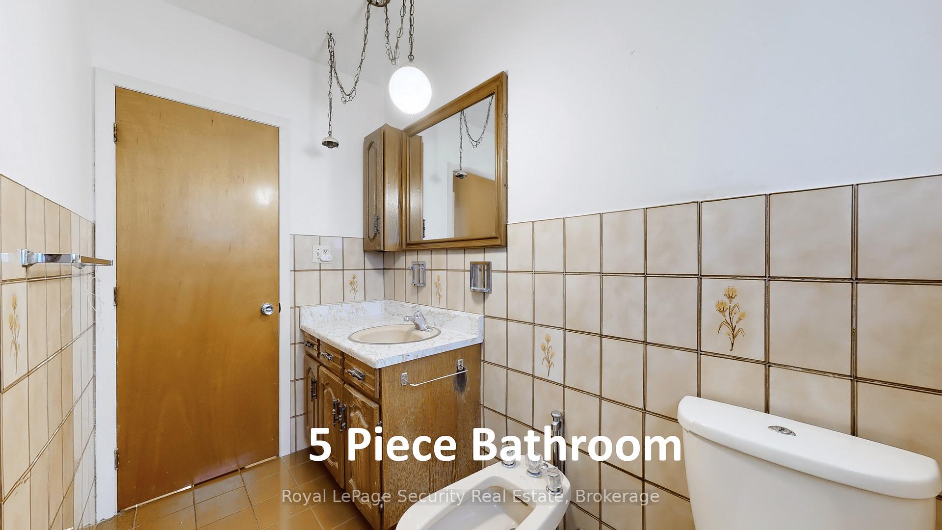 59 Roseglen Cres, Toronto, ON M3N1G7 | 4 Bedroom 2 Bathroom Detached House | Image 22