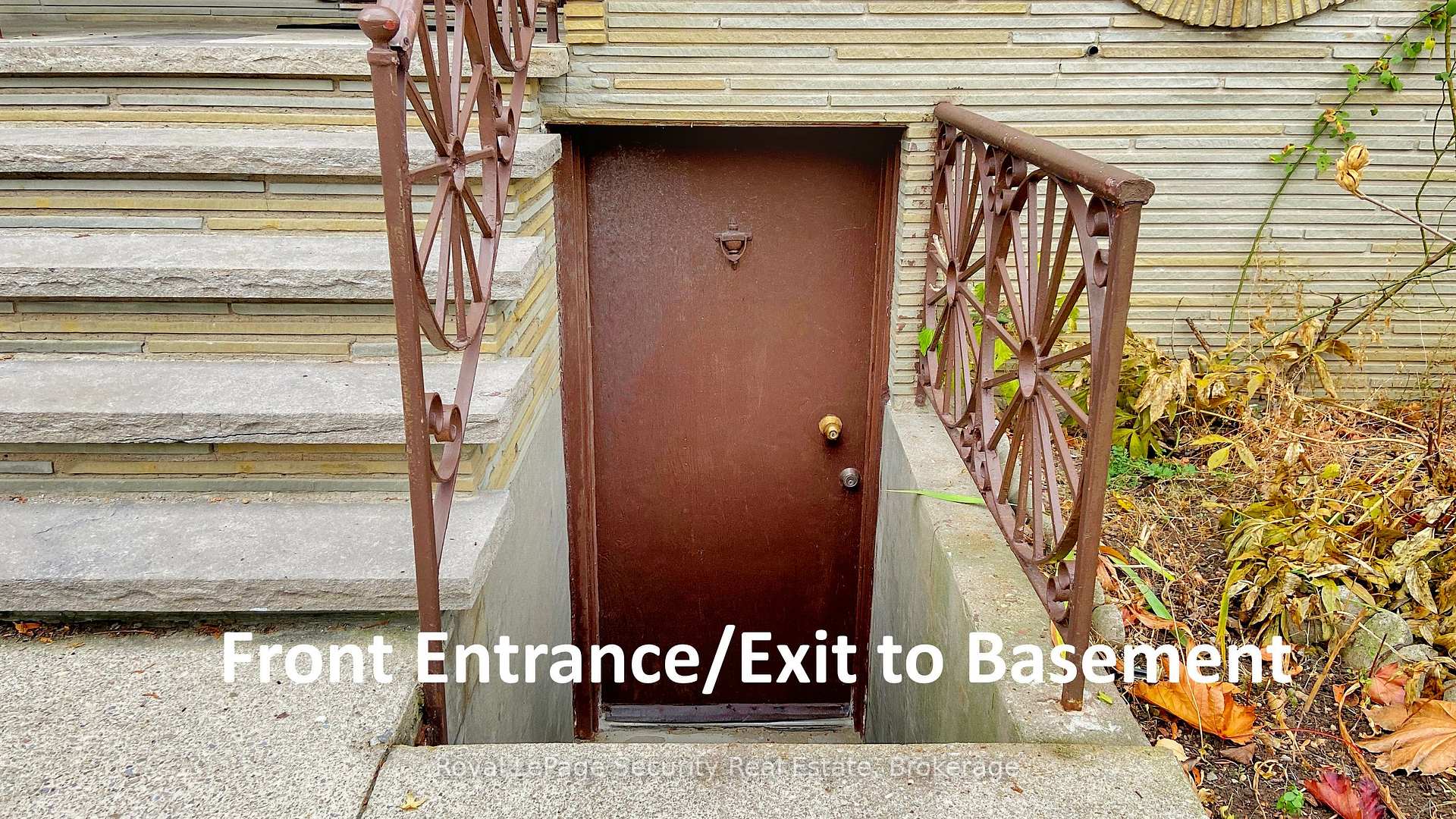 59 Roseglen Cres, Toronto, ON M3N1G7 | 4 Bedroom 2 Bathroom Detached House | Image 3