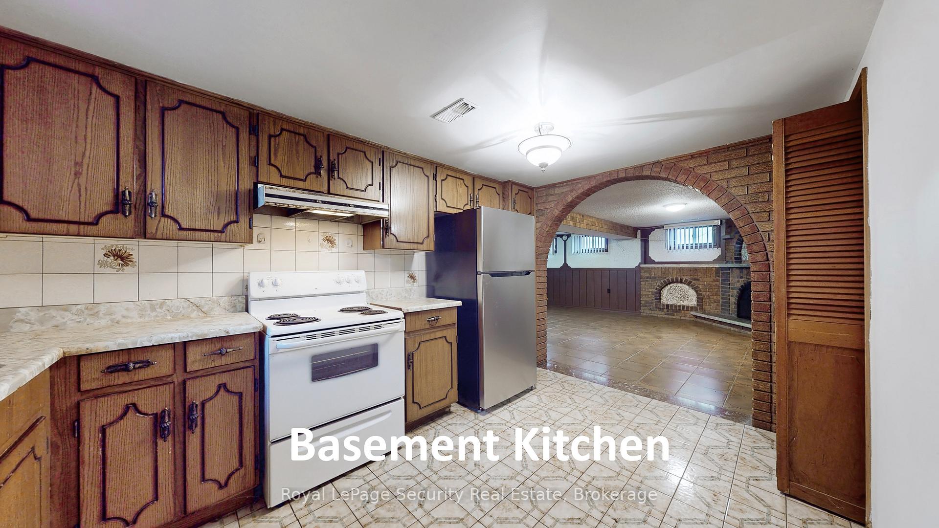 59 Roseglen Cres, Toronto, ON M3N1G7 | 4 Bedroom 2 Bathroom Detached House | Image 32