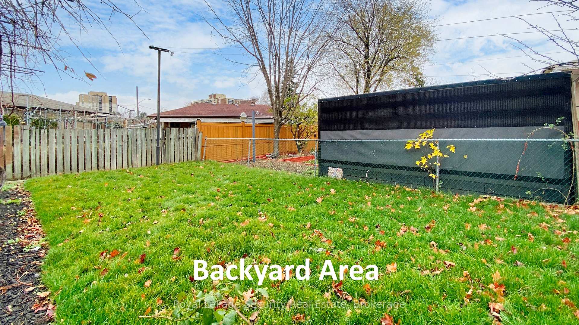 59 Roseglen Cres, Toronto, ON M3N1G7 | 4 Bedroom 2 Bathroom Detached House | Image 36