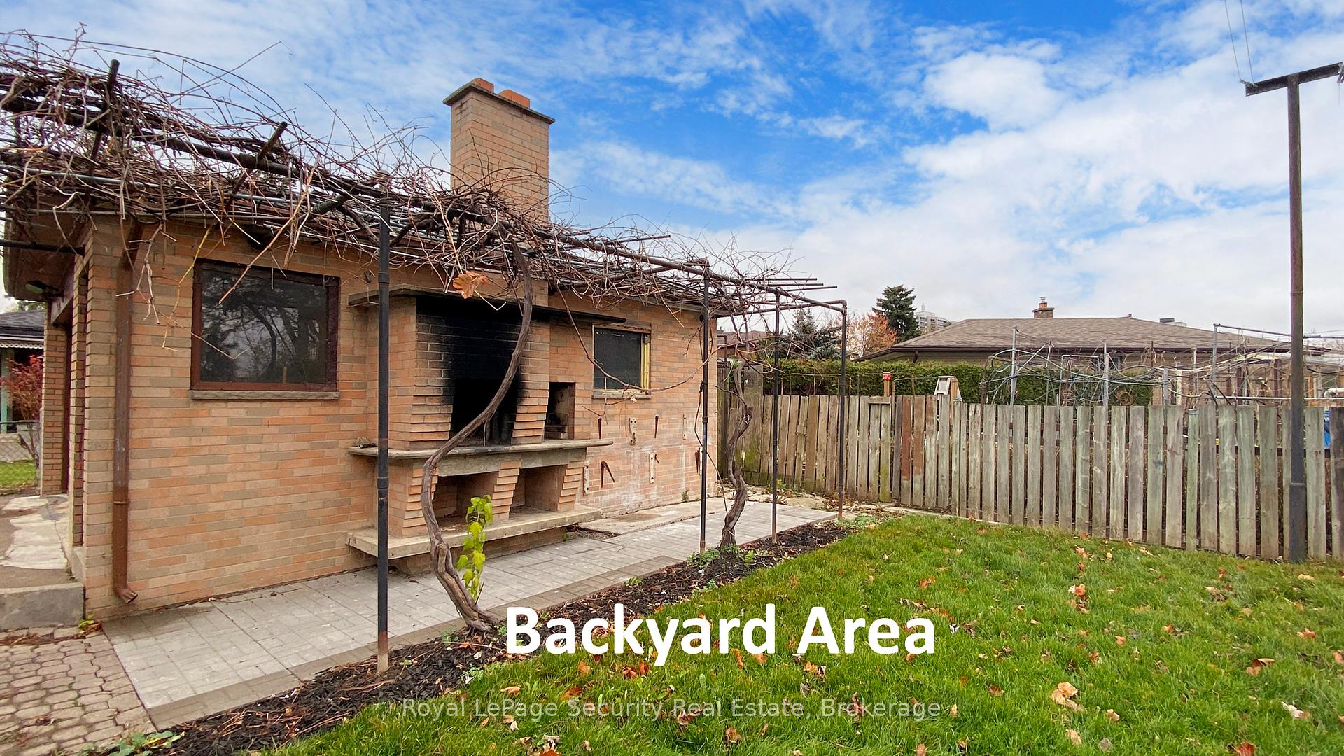 59 Roseglen Cres, Toronto, ON M3N1G7 | 4 Bedroom 2 Bathroom Detached House | Image 37