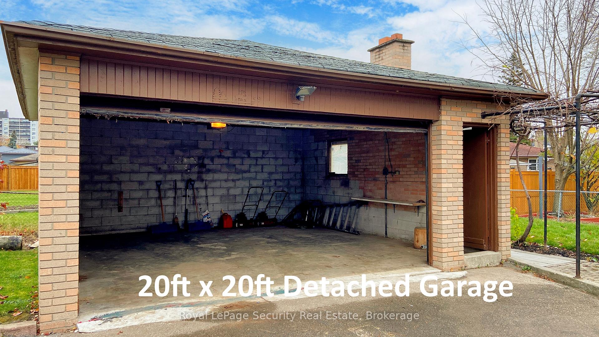 59 Roseglen Cres, Toronto, ON M3N1G7 | 4 Bedroom 2 Bathroom Detached House | Image 39