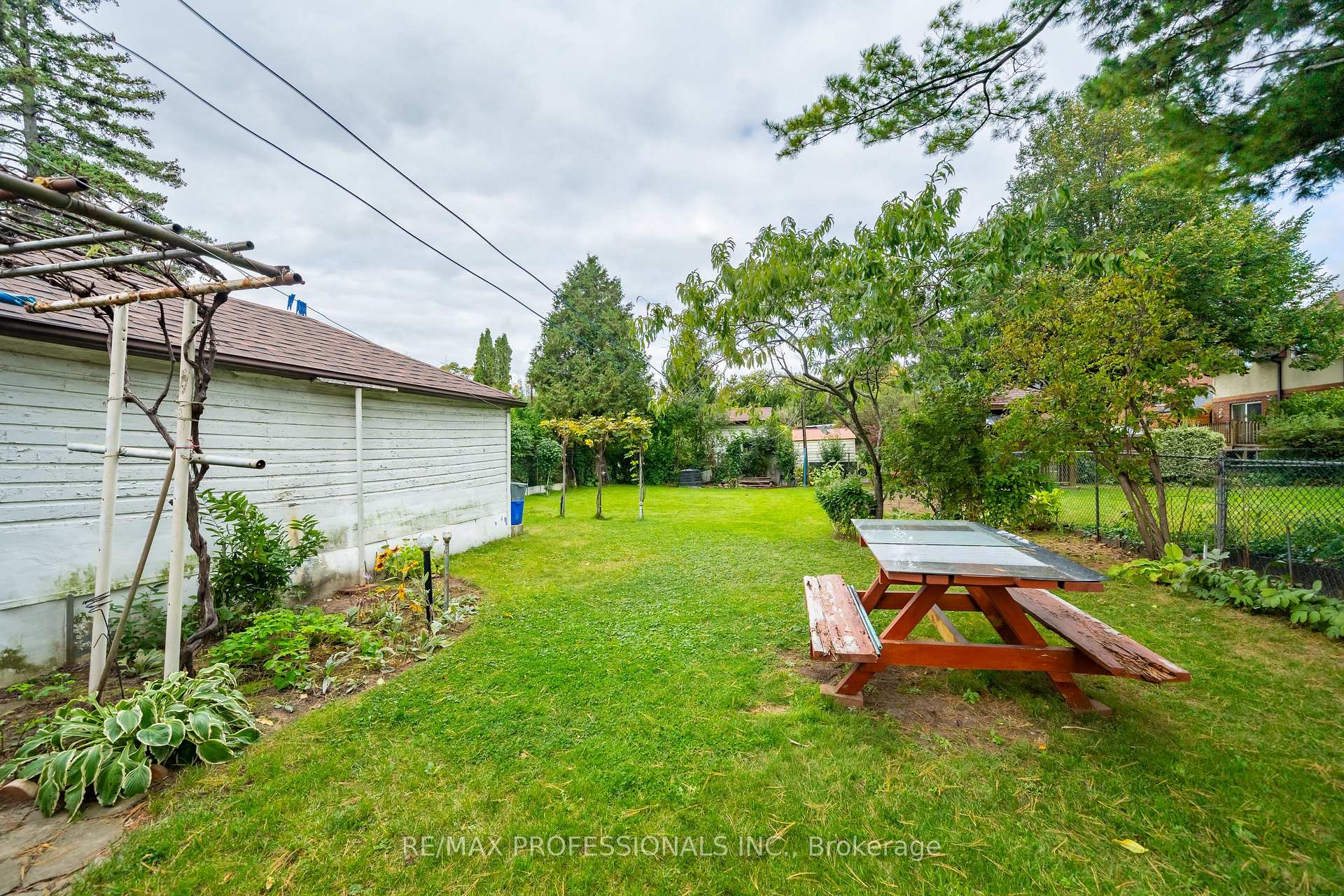 312 Dalesford Rd, Toronto, ON M8Y1G7 | 3 Bedroom 2 Bathroom Detached House | Image 20