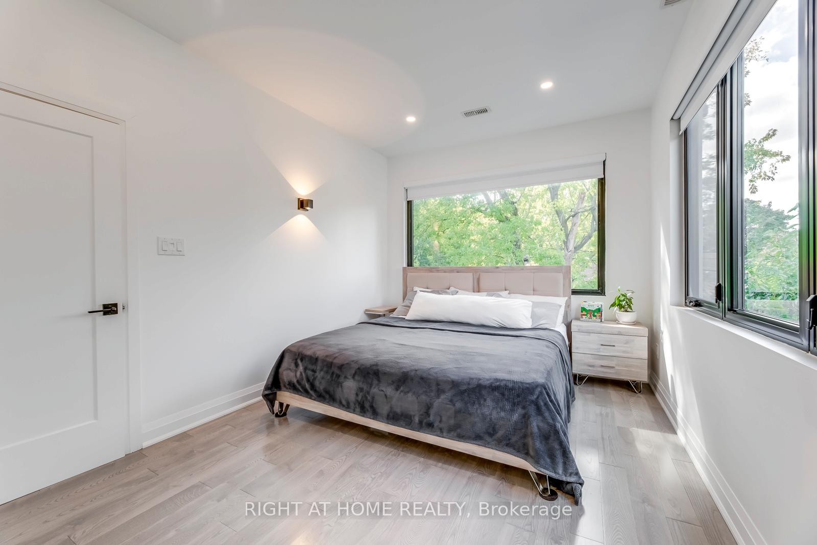 5 Saunders Cres, Toronto, ON M8Y2P7 | 3 Bedroom 4 Bathroom Detached House | Image 20