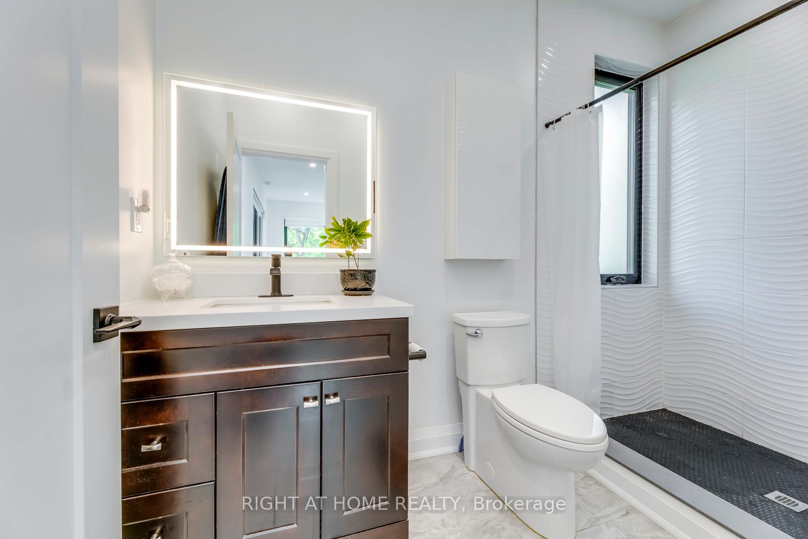 5 Saunders Cres, Toronto, ON M8Y2P7 | 3 Bedroom 4 Bathroom Detached House | Image 22