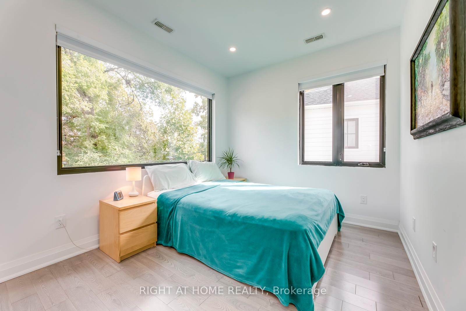 5 Saunders Cres, Toronto, ON M8Y2P7 | 3 Bedroom 4 Bathroom Detached House | Image 23