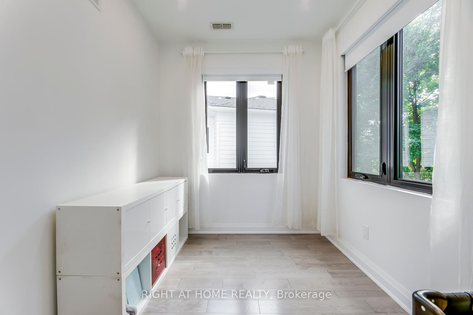 5 Saunders Cres, Toronto, ON M8Y2P7 | 3 Bedroom 4 Bathroom Detached House | Image 24