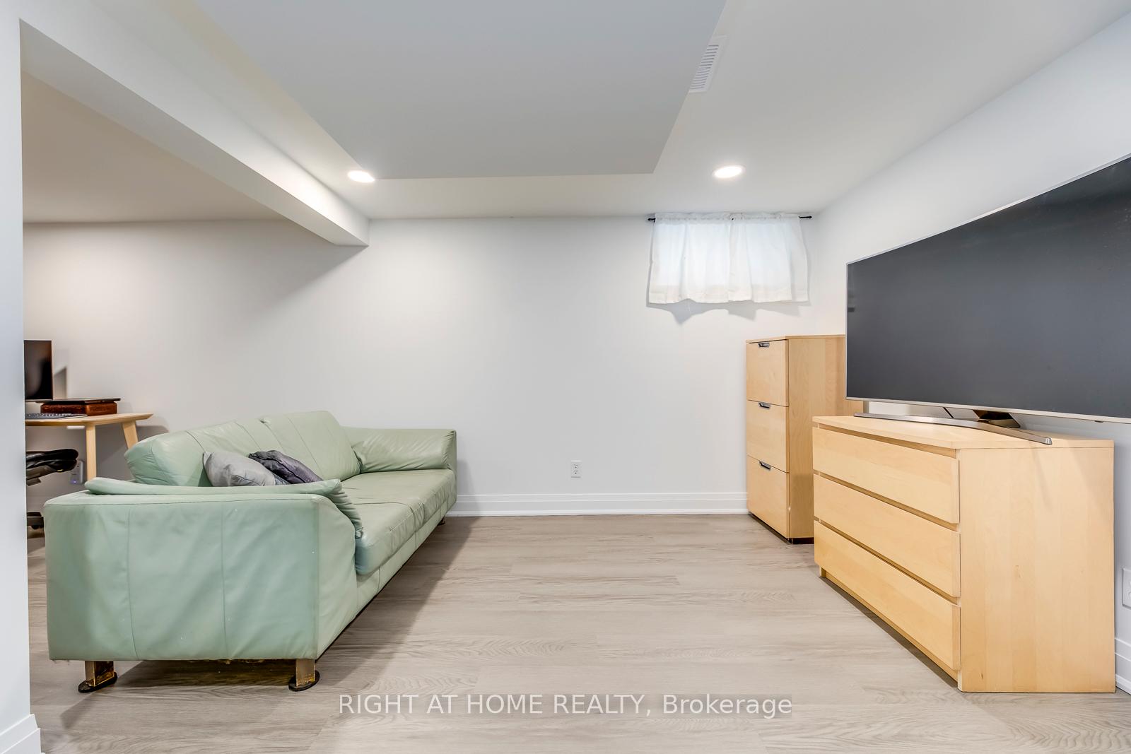 5 Saunders Cres, Toronto, ON M8Y2P7 | 3 Bedroom 4 Bathroom Detached House | Image 28