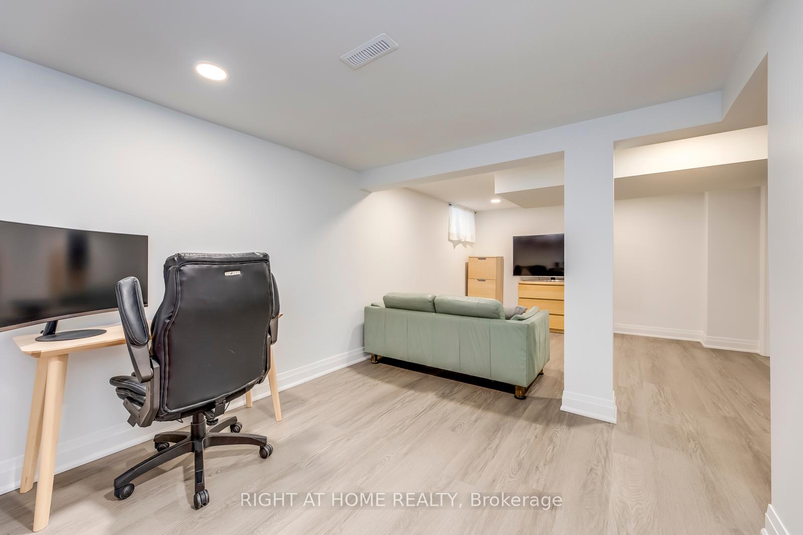 5 Saunders Cres, Toronto, ON M8Y2P7 | 3 Bedroom 4 Bathroom Detached House | Image 30