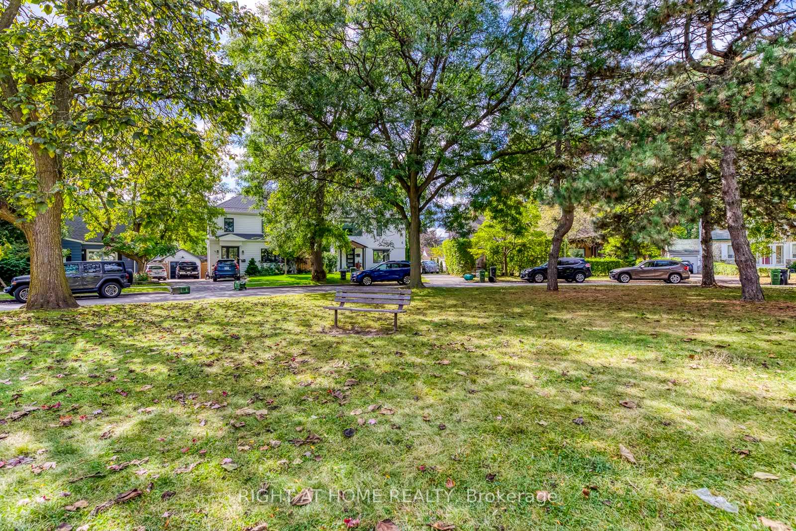 5 Saunders Cres, Toronto, ON M8Y2P7 | 3 Bedroom 4 Bathroom Detached House | Image 38