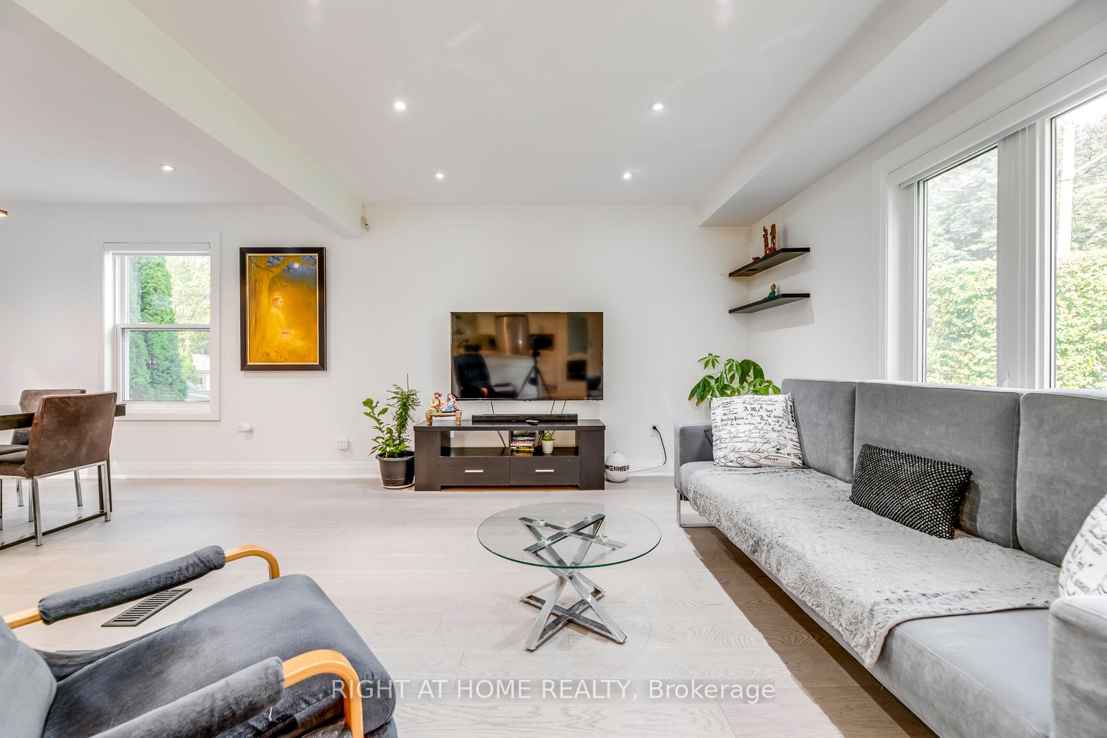 5 Saunders Cres, Toronto, ON M8Y2P7 | 3 Bedroom 4 Bathroom Detached House | Image 9