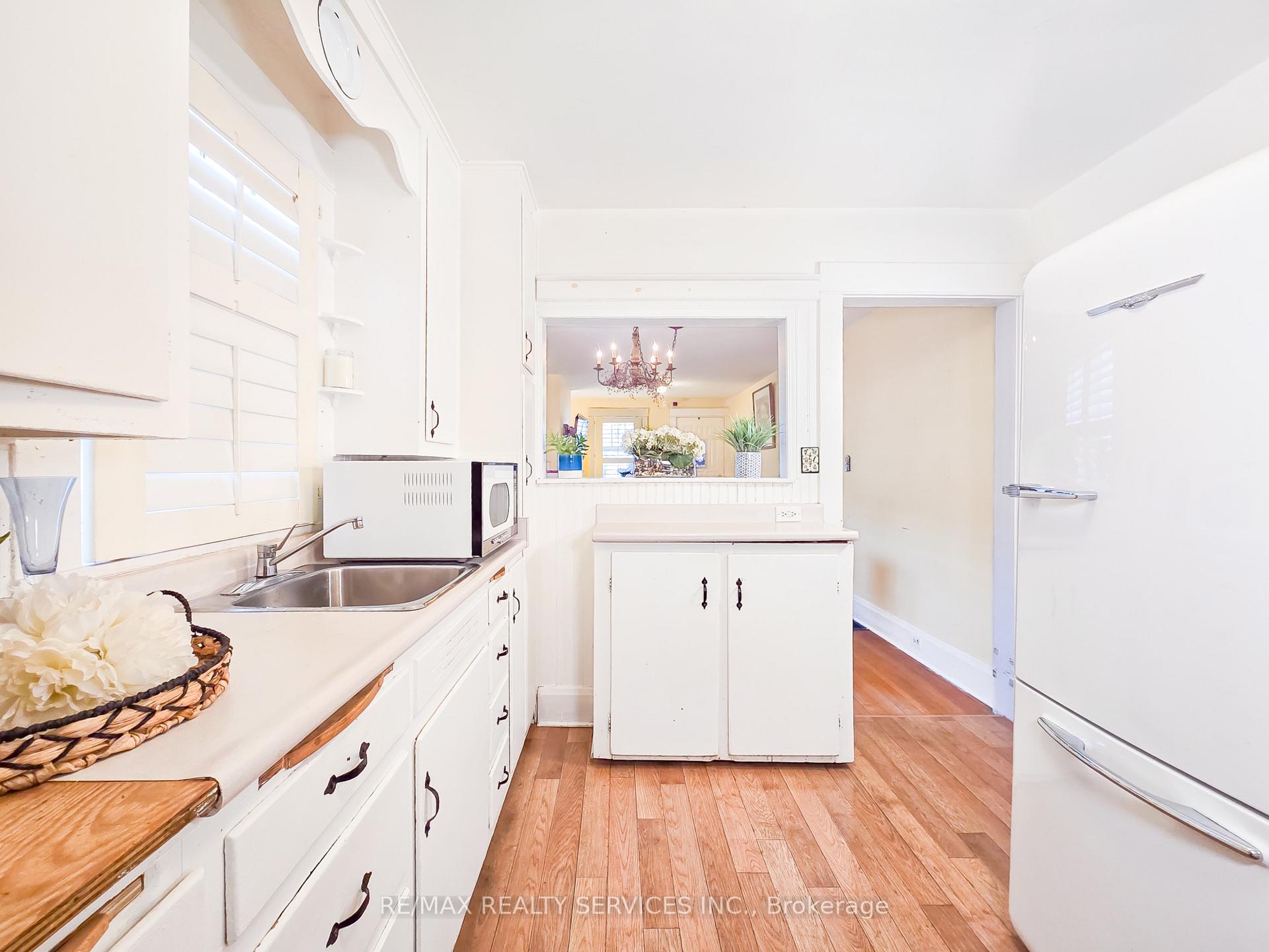 36 Seventh St, Toronto, ON M8V3B2 | 2 Bedroom 1 Bathroom Detached House | Image 10