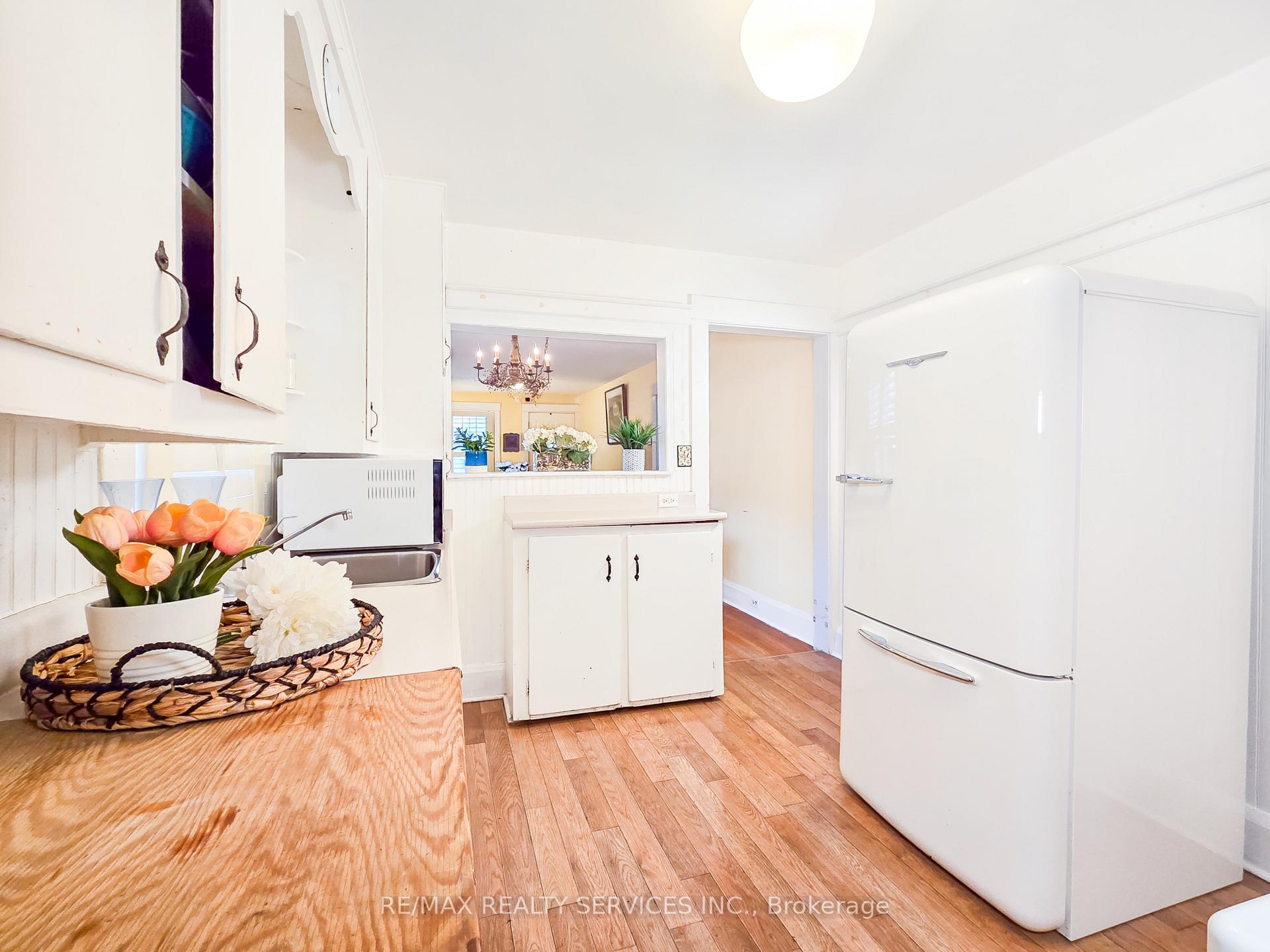 36 Seventh St, Toronto, ON M8V3B2 | 2 Bedroom 1 Bathroom Detached House | Image 11